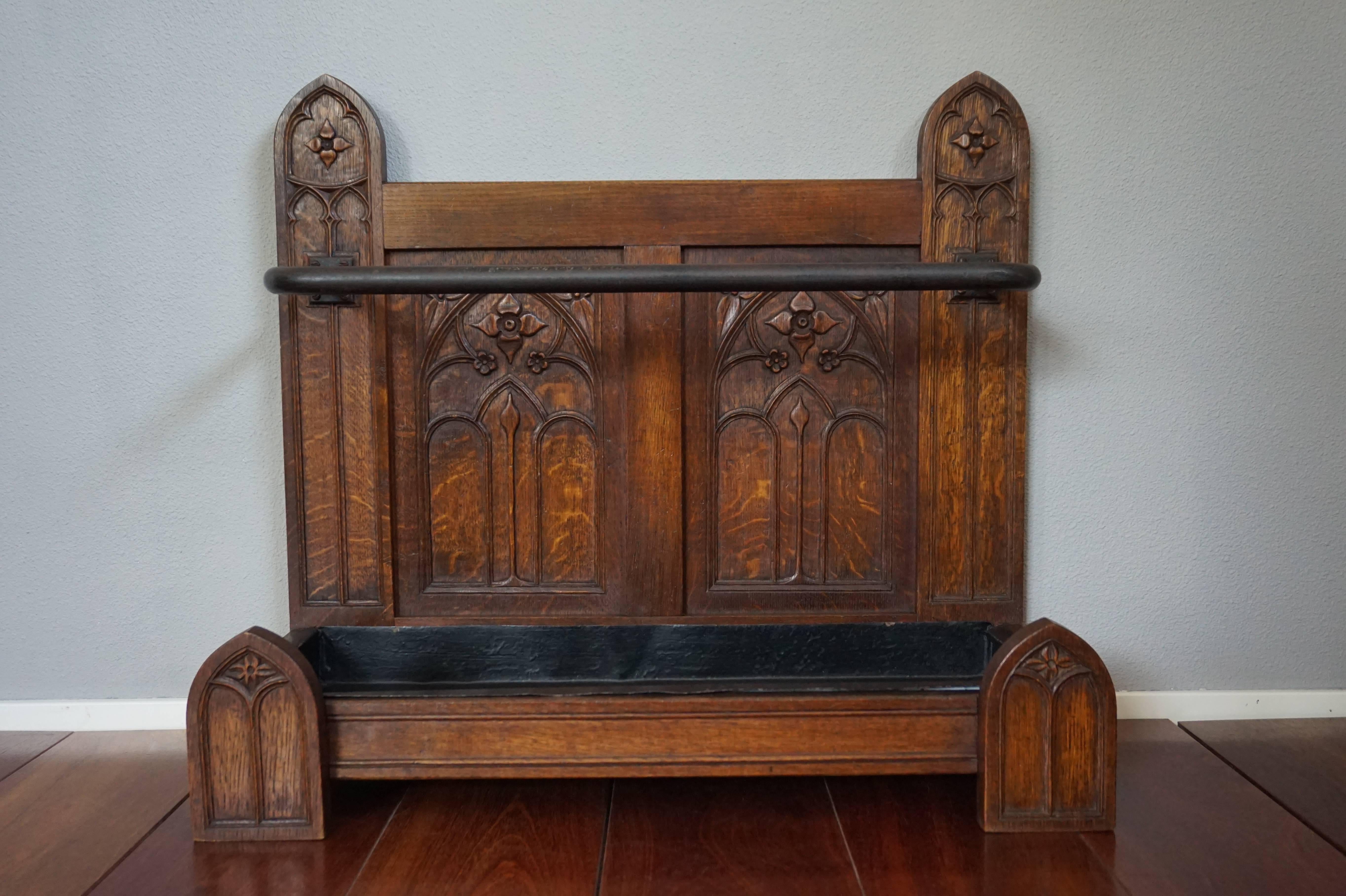 Wonderful Gothic eyecatcher to come home to.

If first impressions count then you cannot go wrong with this Gothic Revival Stand in your entrance. Not only is it rare and beautifully designed, it is also perfectly carved and in near mint condition.