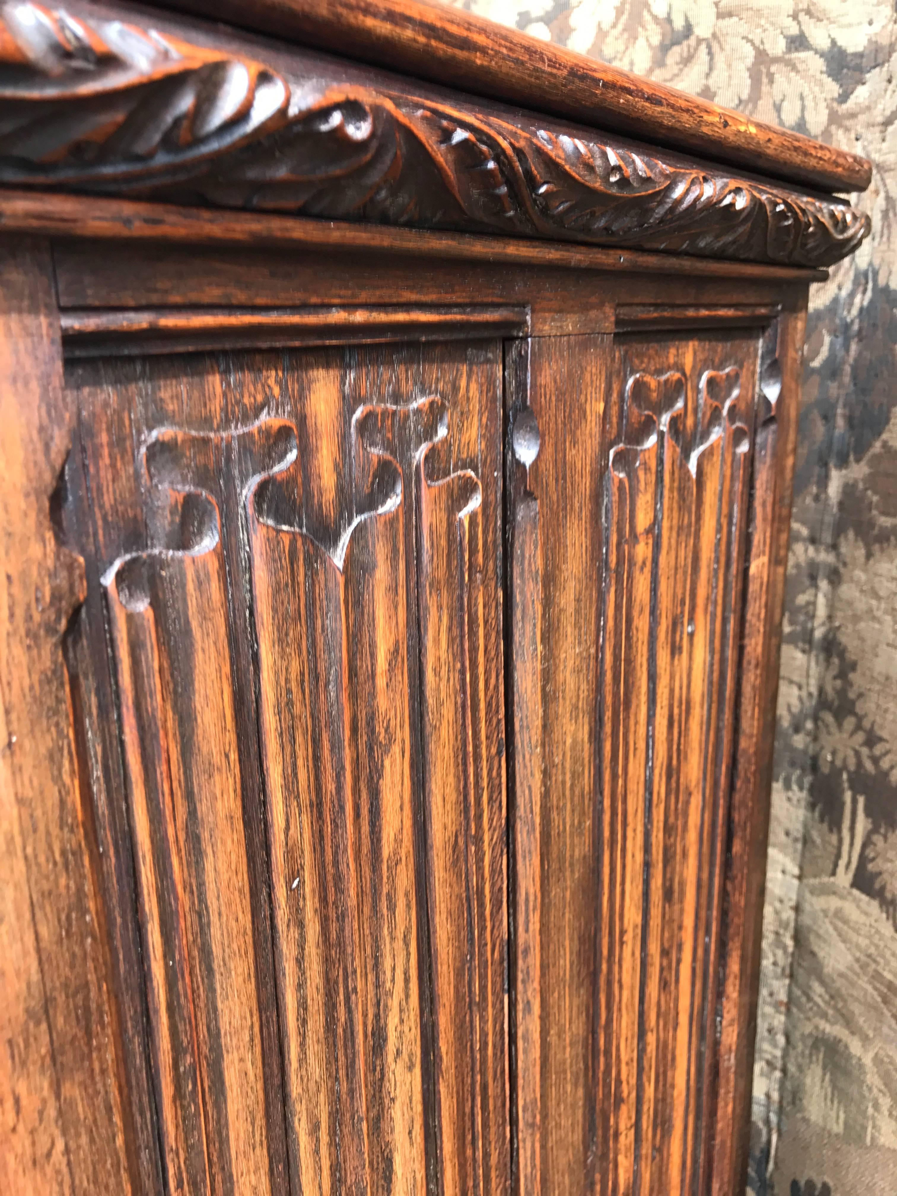 Gothic Revival Carved Oak Cabinet Depicting The Annunciation To The Virgin Mary 3