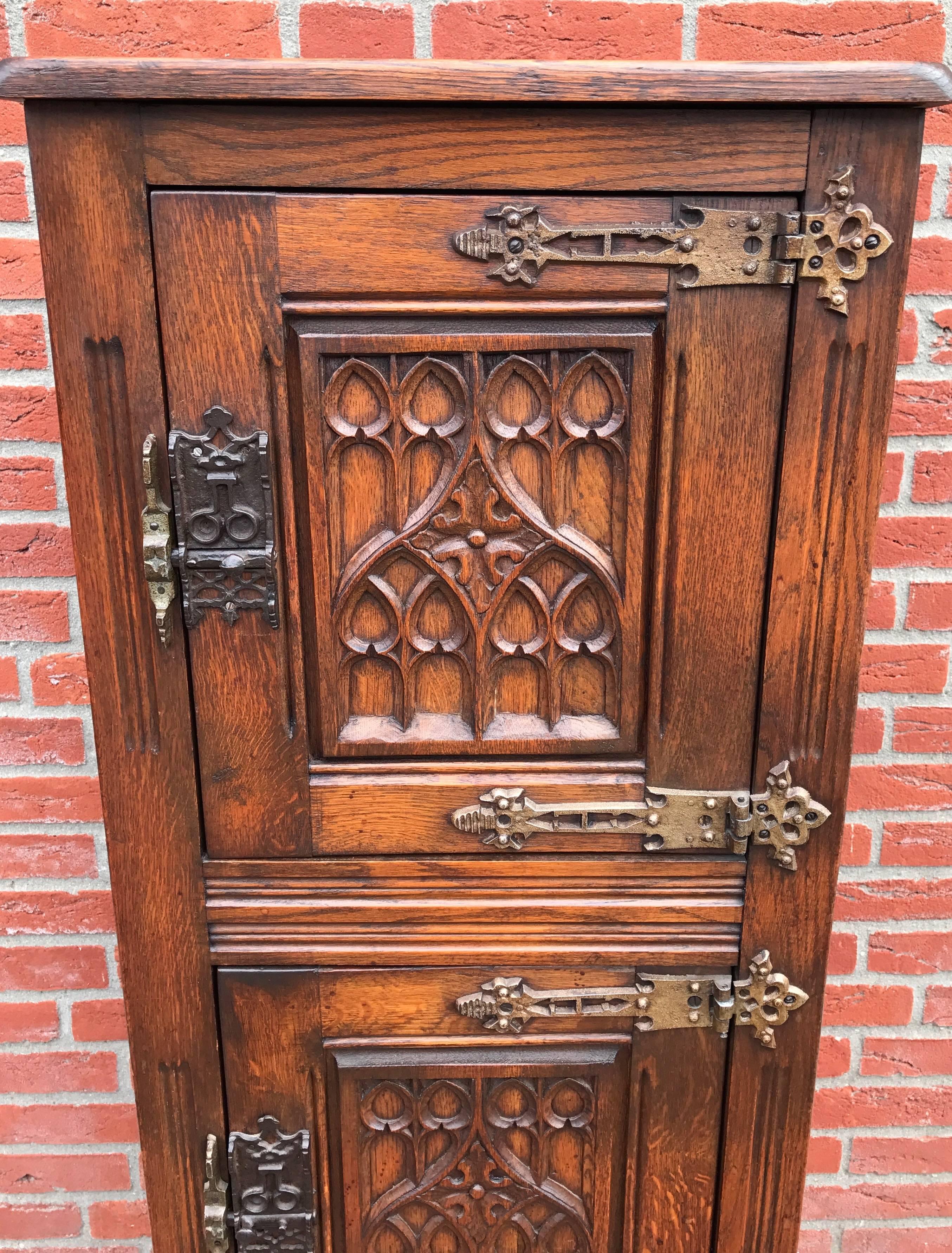 Wonderful craftsmanship and highly practical, Gothic Revival cabinet.

This double door Gothic style cabinet is as stable as the day it was made and apart from some minor imperfections it is in excellent condition as well. Thanks to its practical