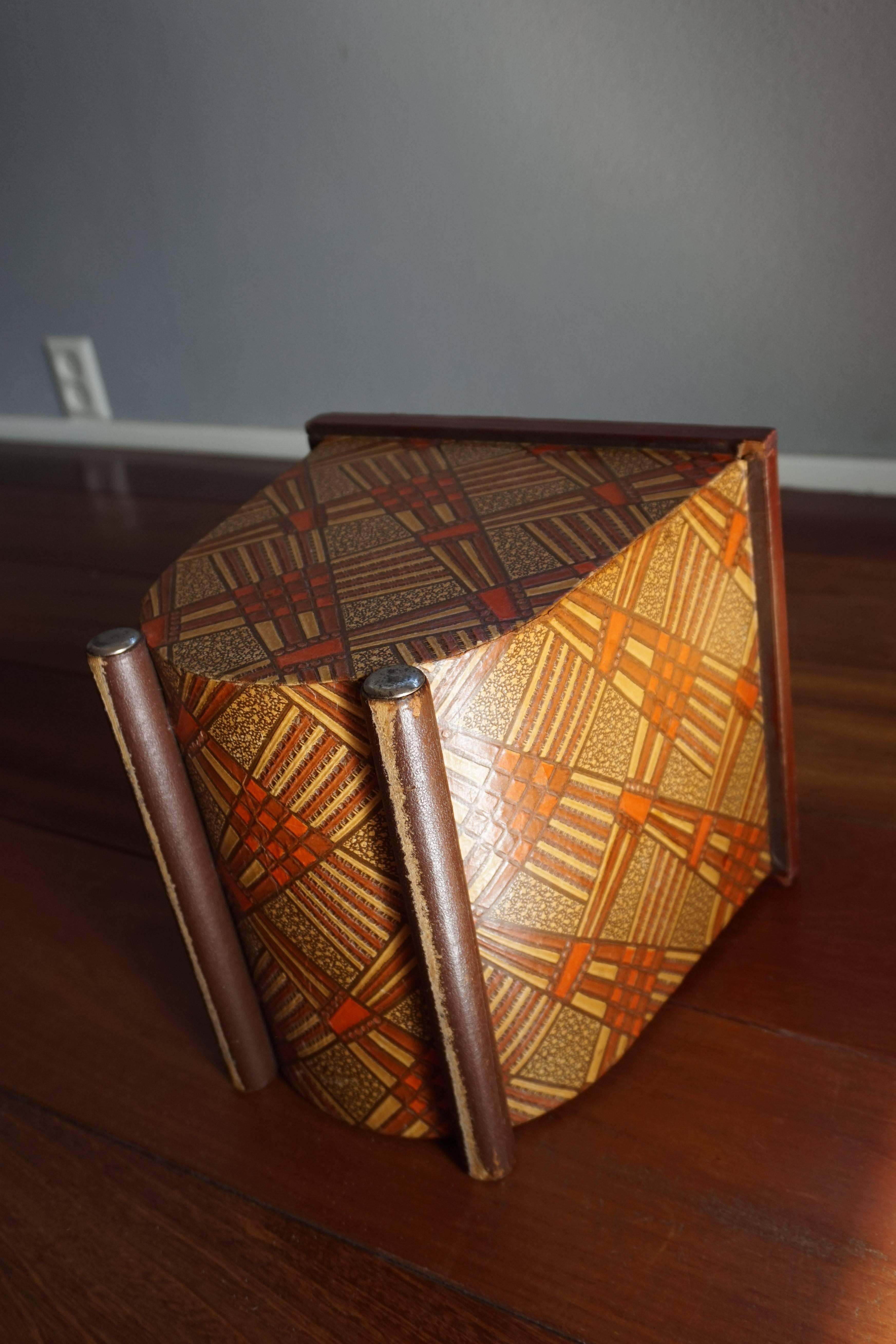 Early 20th Century Small and Geometric Design Vintage Art Deco Waste Bucket In Excellent Condition In Lisse, NL