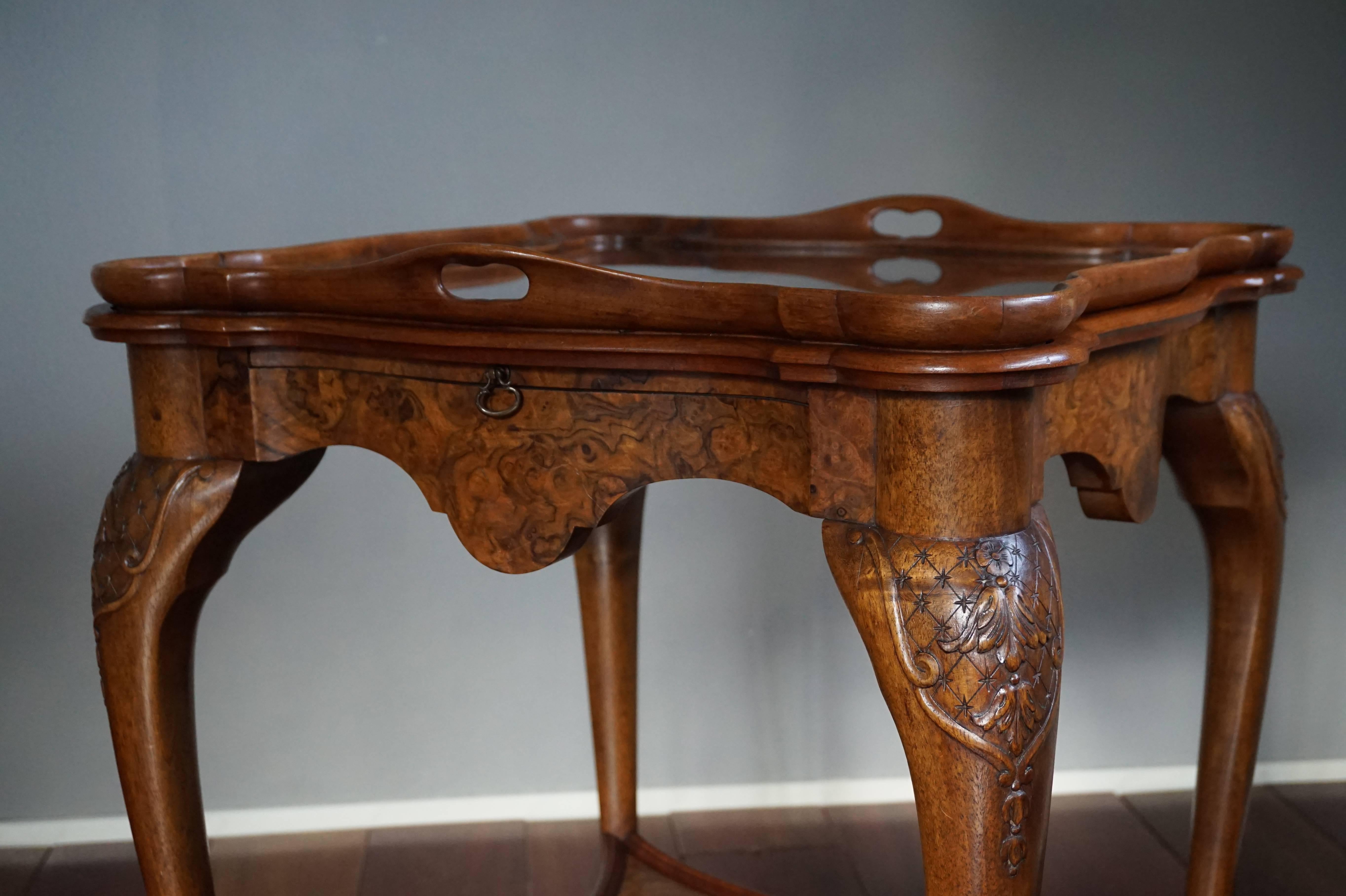 Early 20th Century Chippendale Style Burl Walnut Drinks Table and Tray by Pander In Excellent Condition For Sale In Lisse, NL
