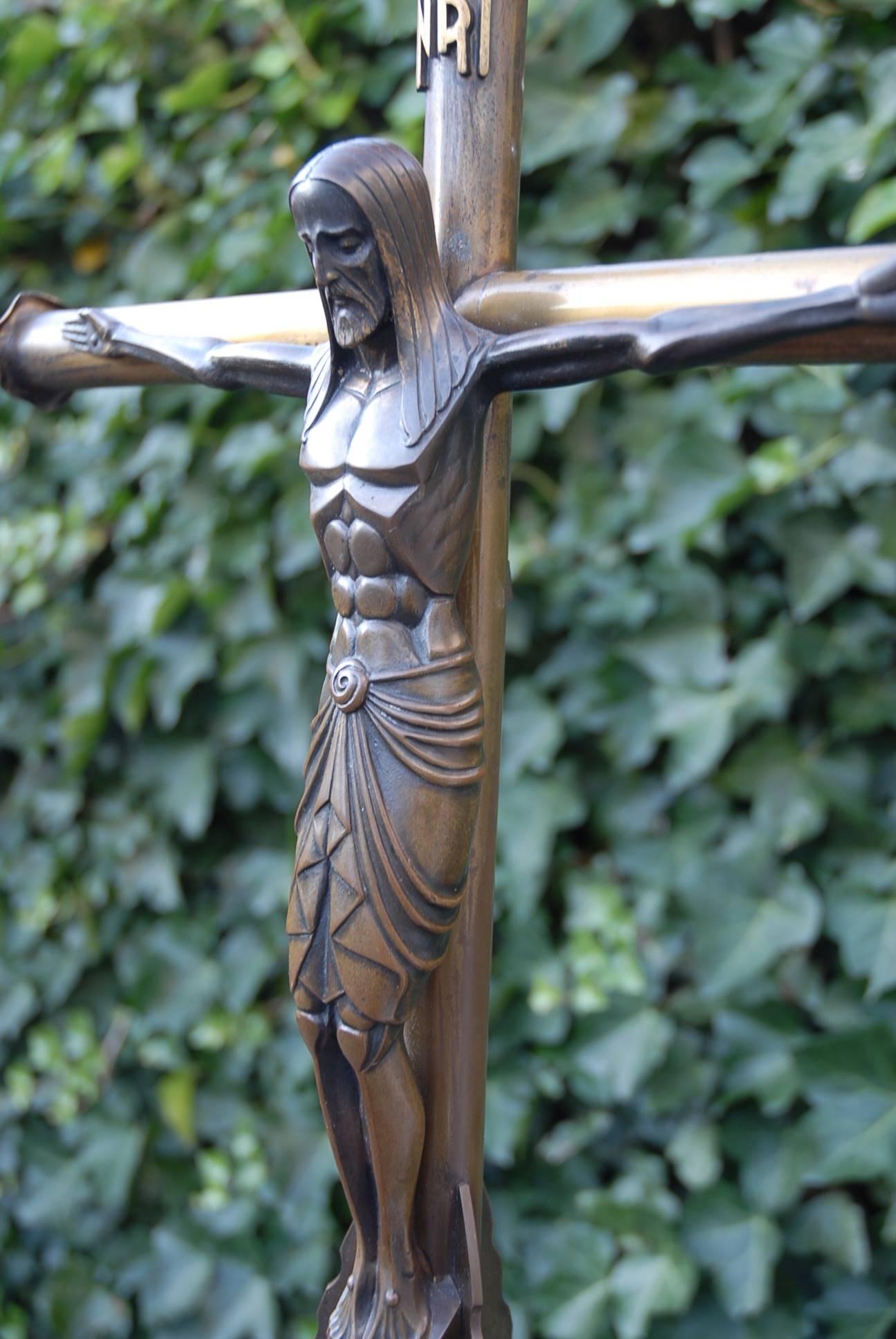 European Stunning Art Deco Crucifix with a Stylized Bronze Christ Sculpture, 1920