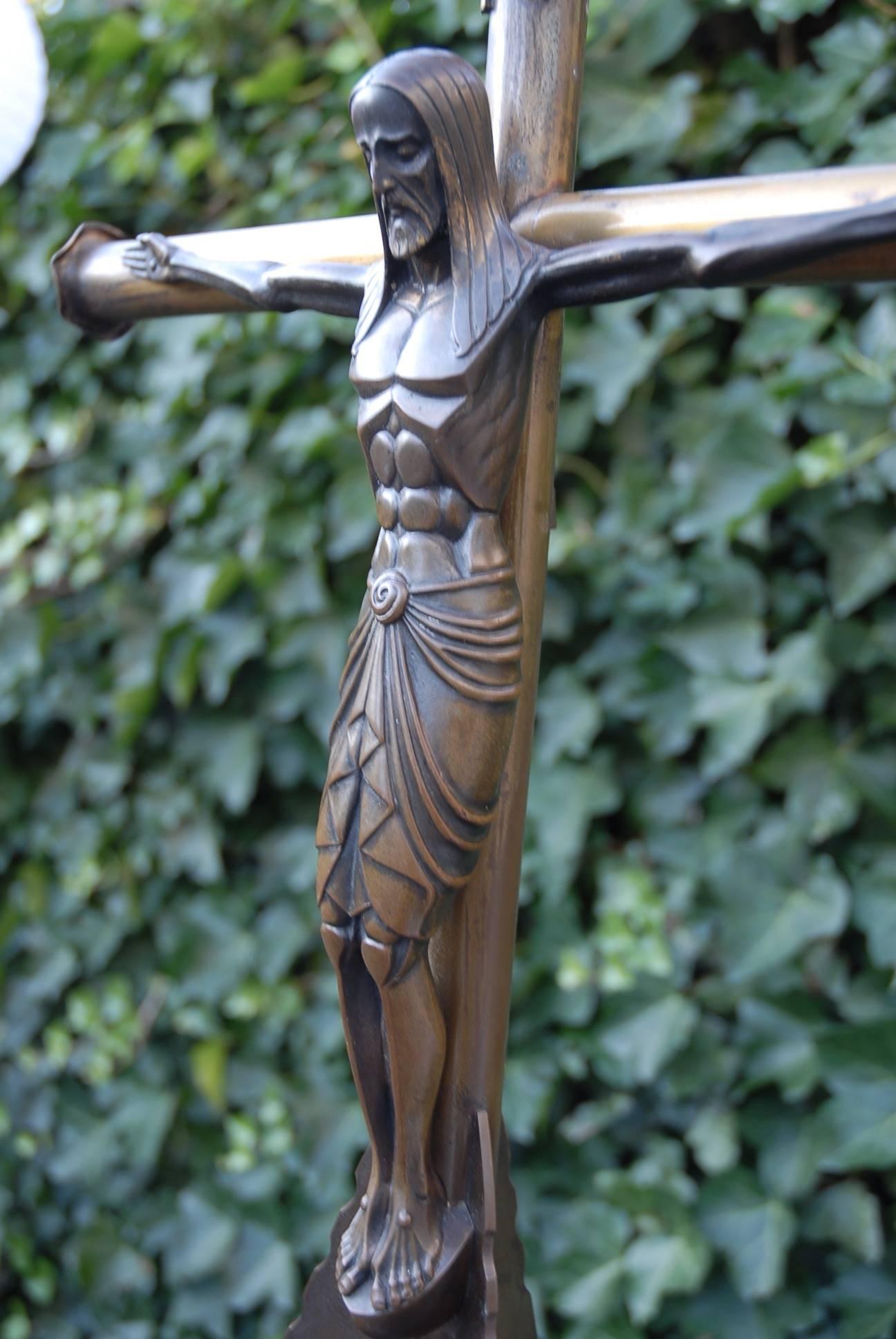 Stunning Art Deco Crucifix with a Stylized Bronze Christ Sculpture, 1920 In Excellent Condition In Lisse, NL