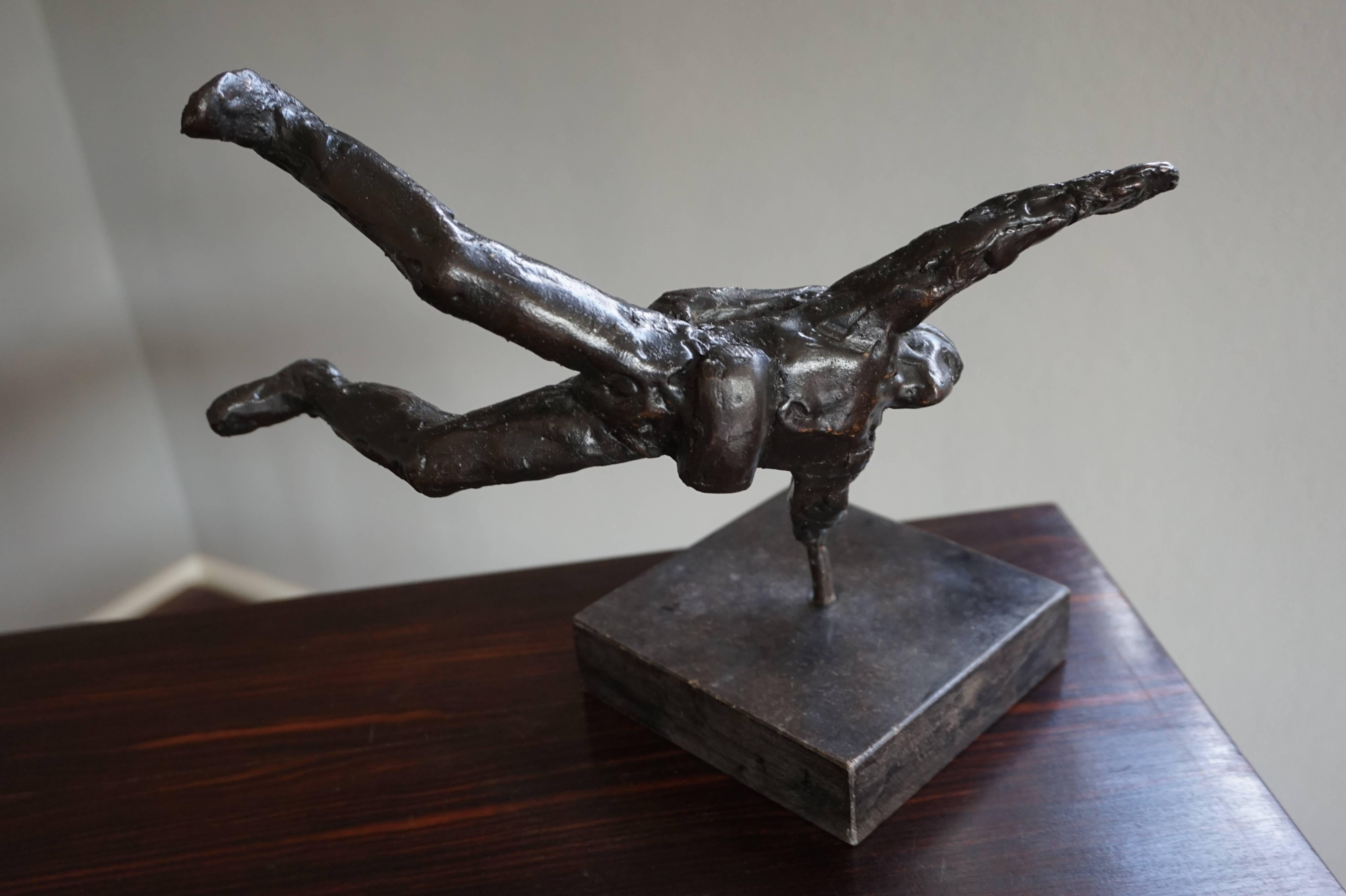 Rare Modern Bronze Sculpture of a Sky Diving Parachutist in Mid Air In Excellent Condition In Lisse, NL