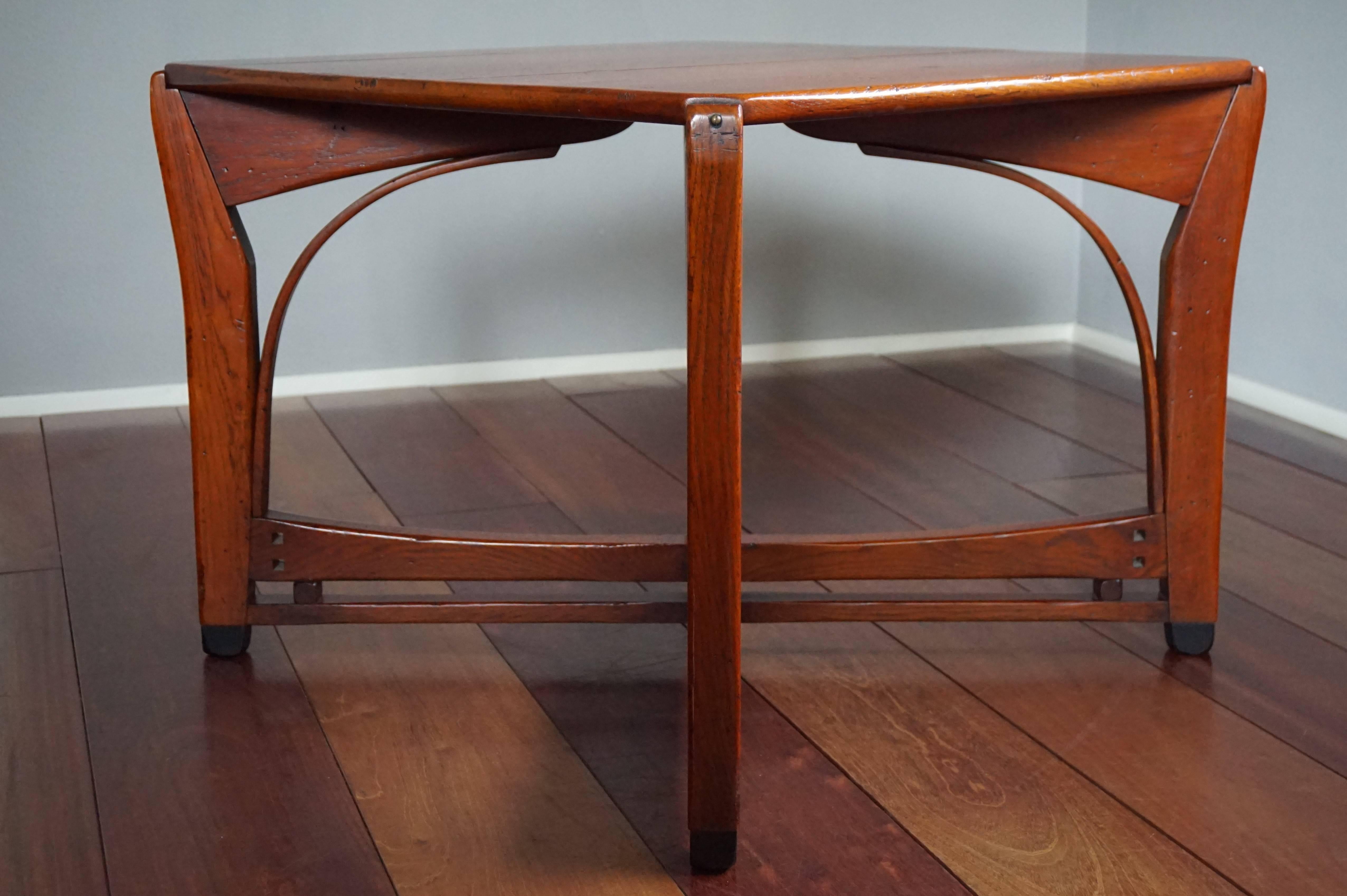 20th Century Stunning and Mint, Solid Oak Arts and Crafts Style Coffee or Occasional Table For Sale