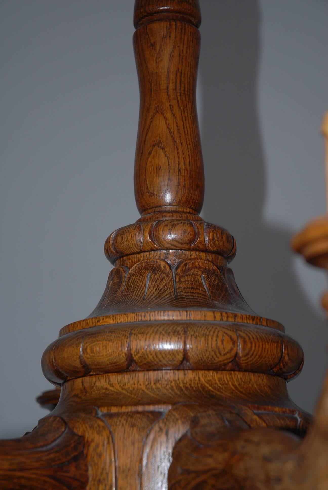 Antique and Large Top Quality Carved Oak Six-Light Sculpture Chandelier Pendant For Sale 1