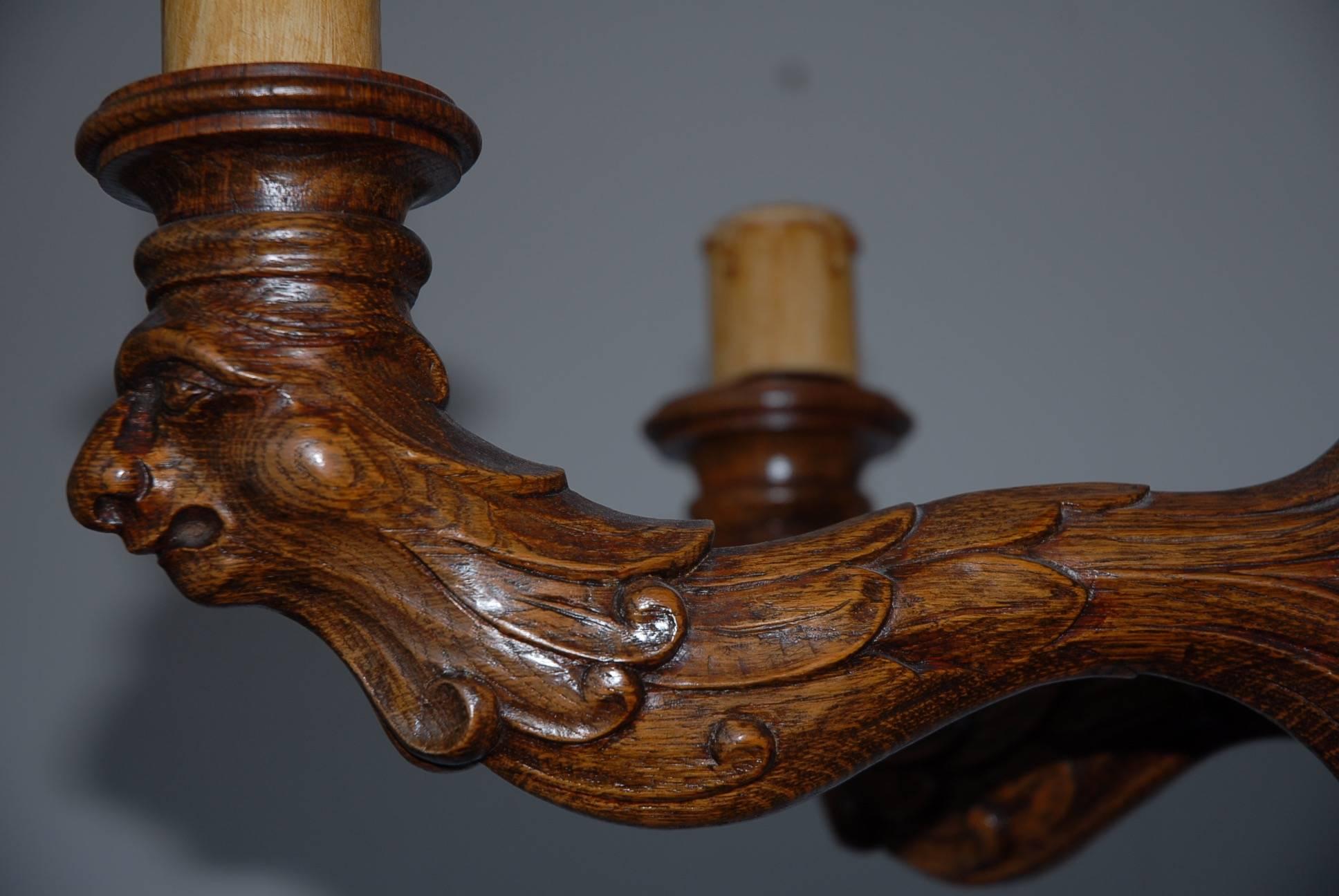 Antique and Large Top Quality Carved Oak Six-Light Sculpture Chandelier Pendant For Sale 2