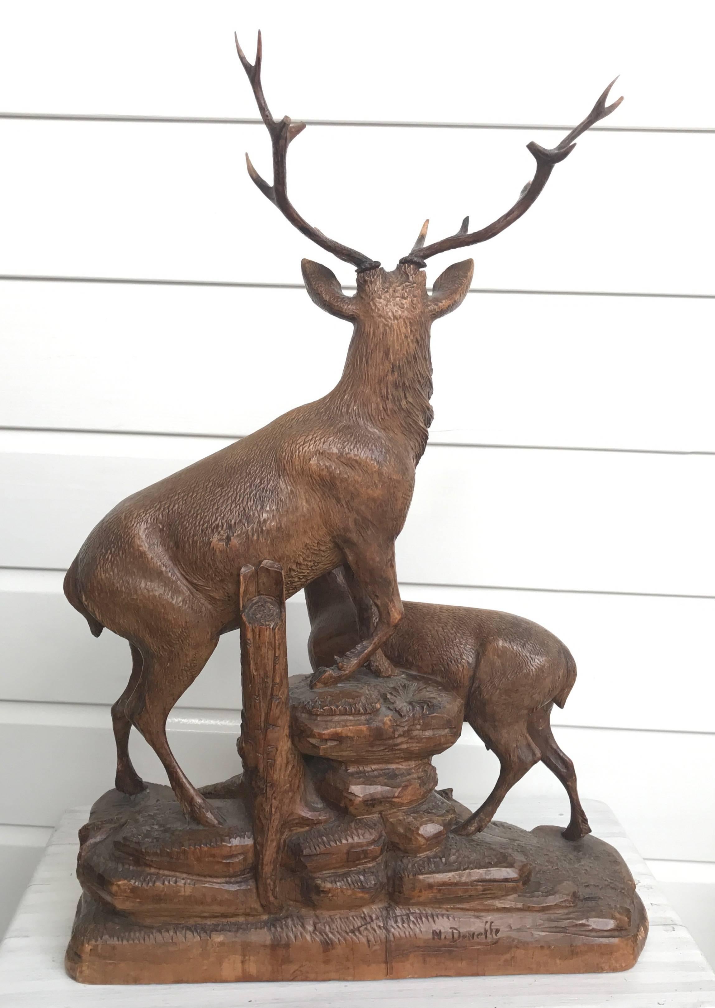 Antique and Large Hand-Carved Black Forest Walnut Deer Family Sculpture Statue In Good Condition In Lisse, NL