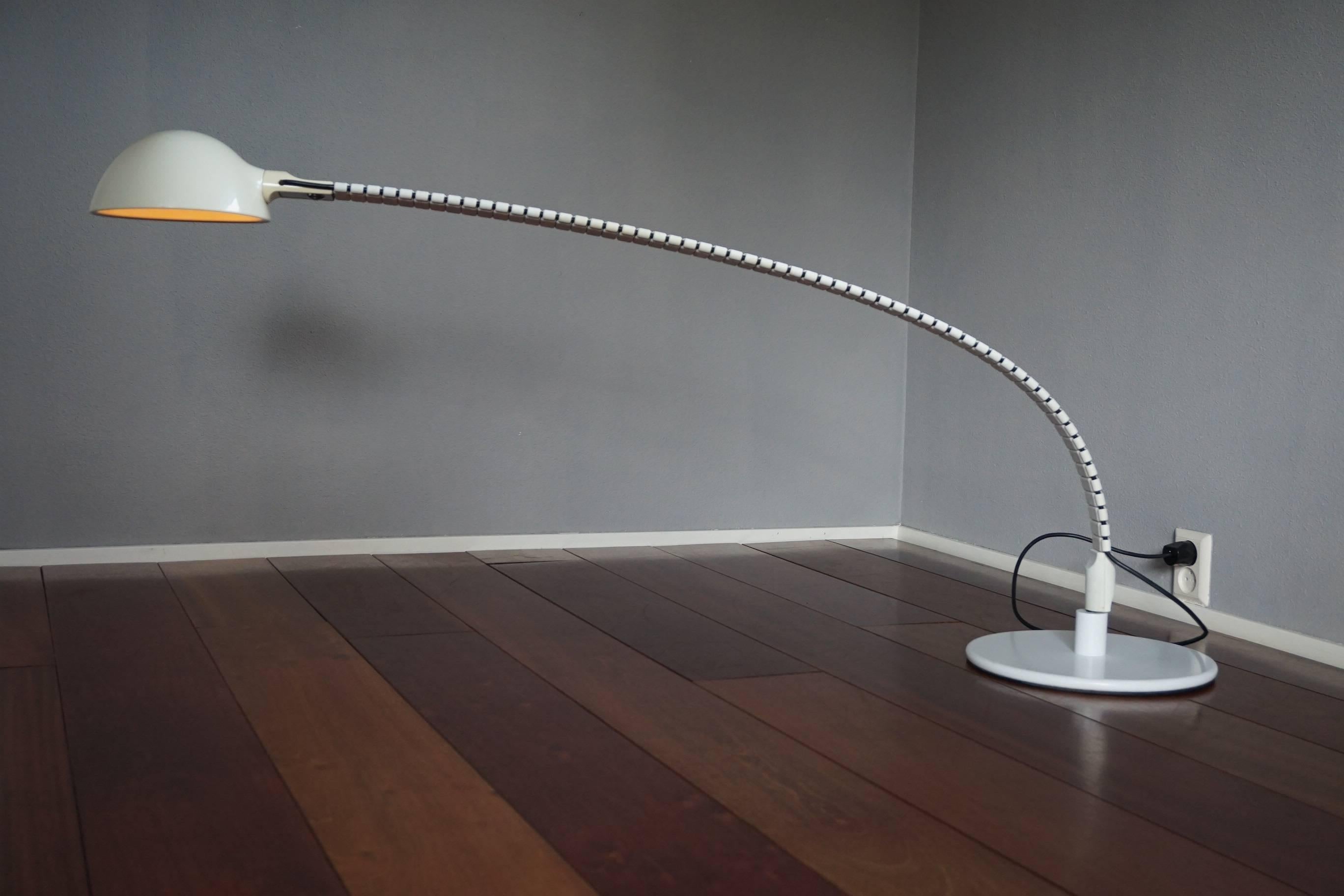 Stunning spinal-cord-shape, Italian design floor lamp.

If you are looking for a rare and good looking floor lamp to match your Mid-Century interior then this 1960s specimen could be perfect for you. This goose-neck design with a stylized 'spinal