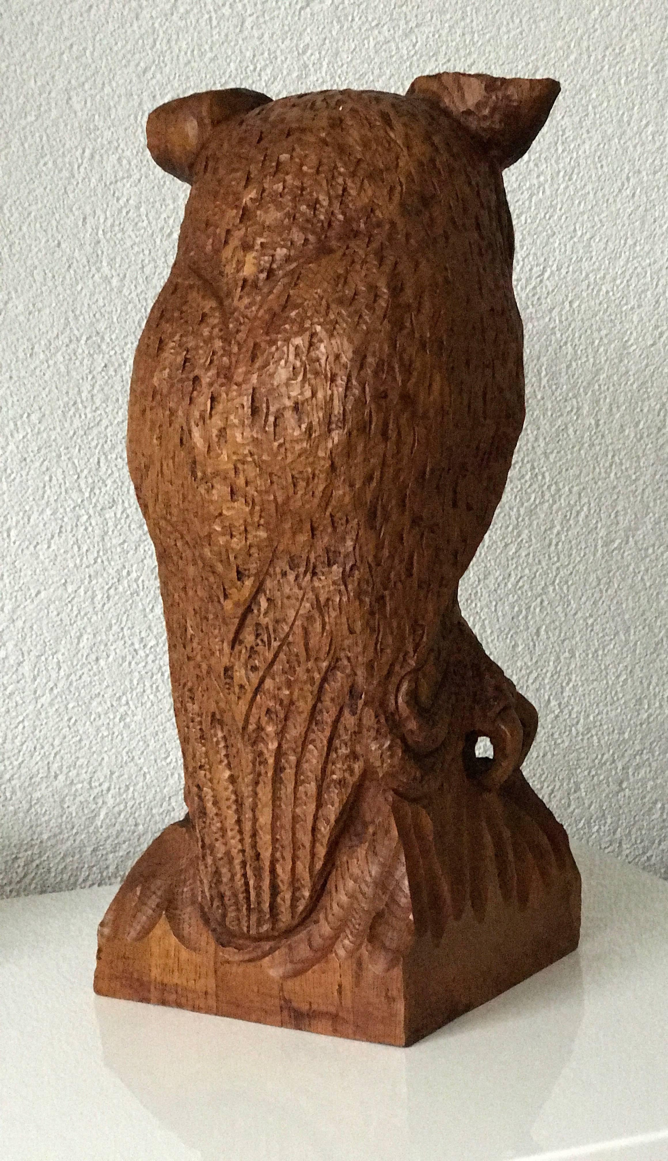 Sizable Mid-20th Century Carved Oak Owl, Rare and Symbol of Learning and Wisdom For Sale 1