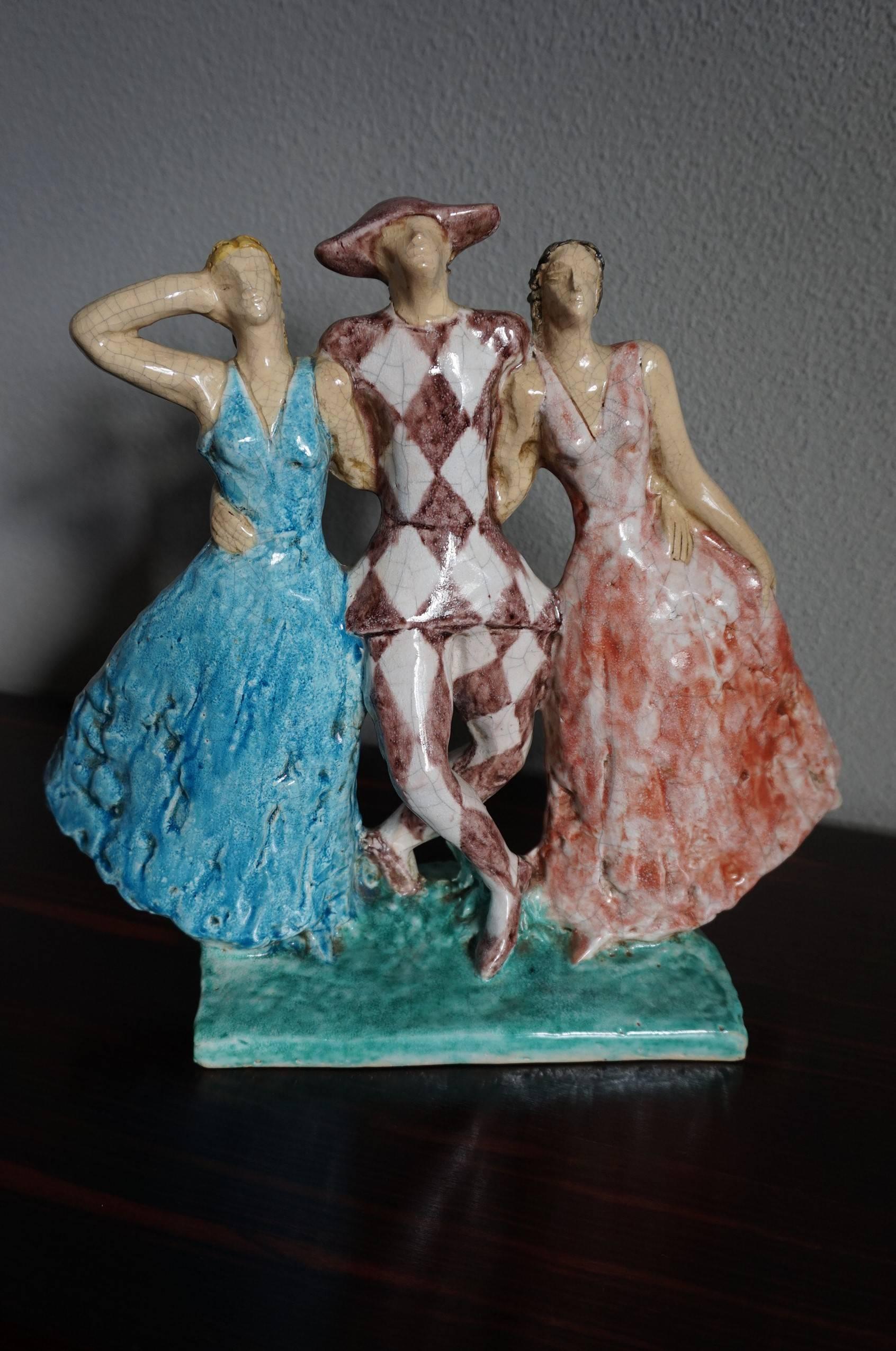 Céramique Rare sculpture française Art Déco en céramique Harlequin & Columbines d'Edouard Cazaux en vente