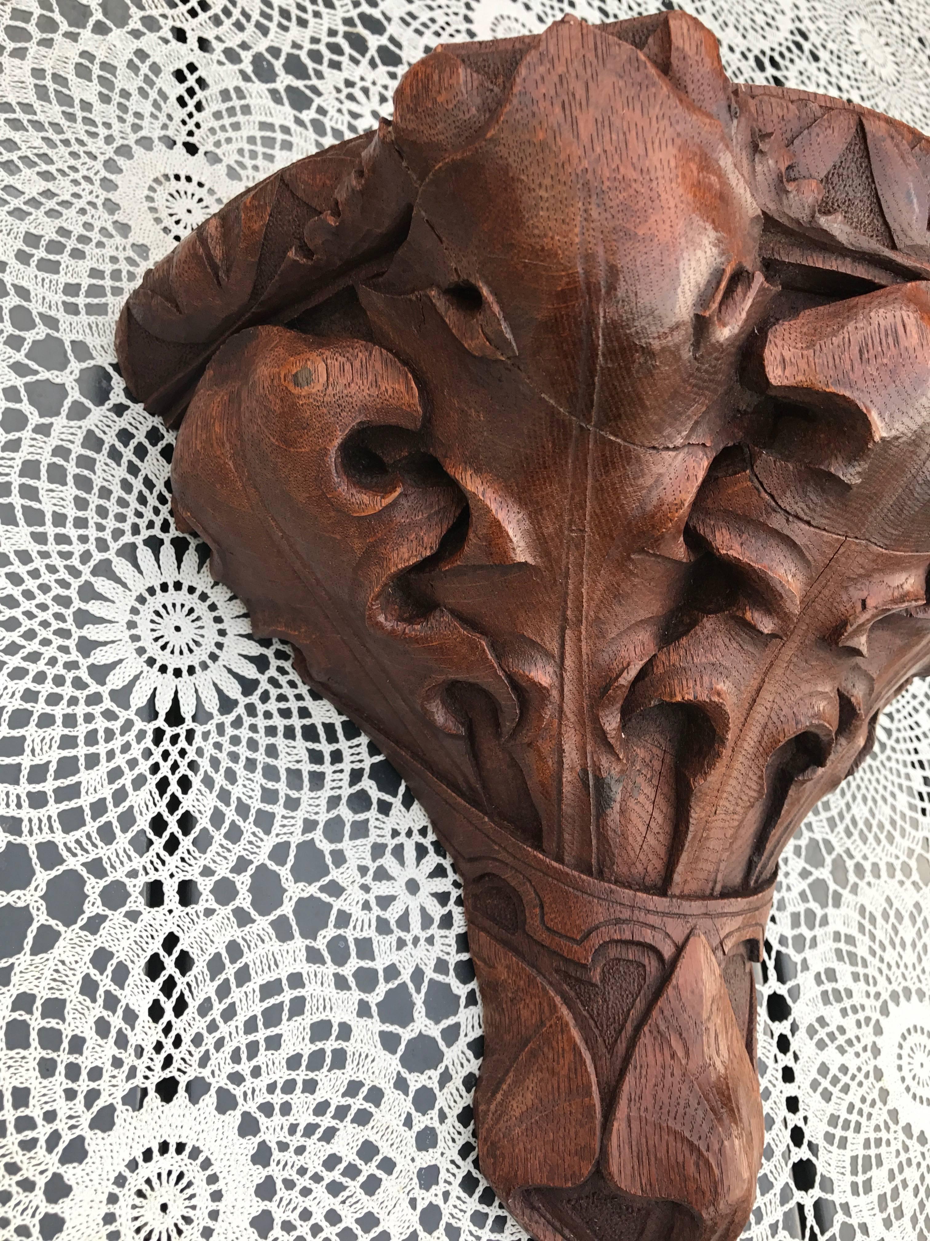 European Stunning Antique Quality Carved Solid Oak Gothic Art Wall Bracket or Shelf