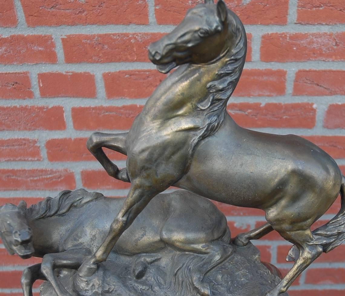 Rare Detailed and Decorative Early 20th Century Fighting Wild Horse Sculpture In Excellent Condition For Sale In Lisse, NL