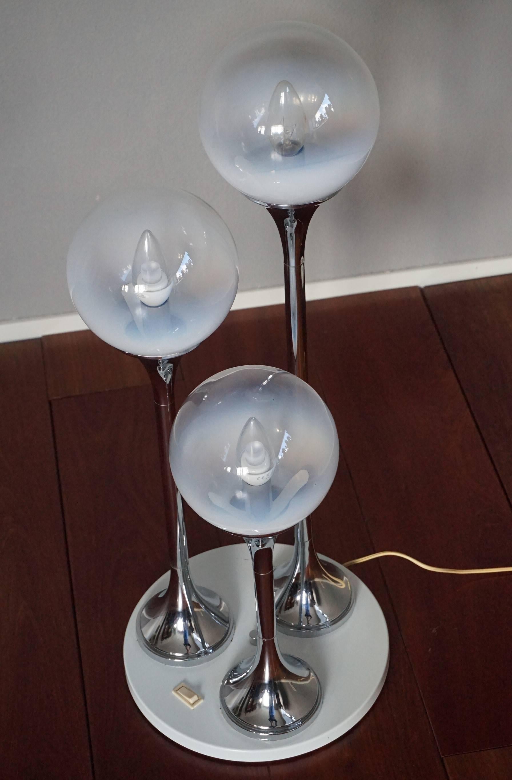 Hand-Crafted Mid-Century Modern Metal and Glass Italian Targetti Sankey Table and Floor Light For Sale