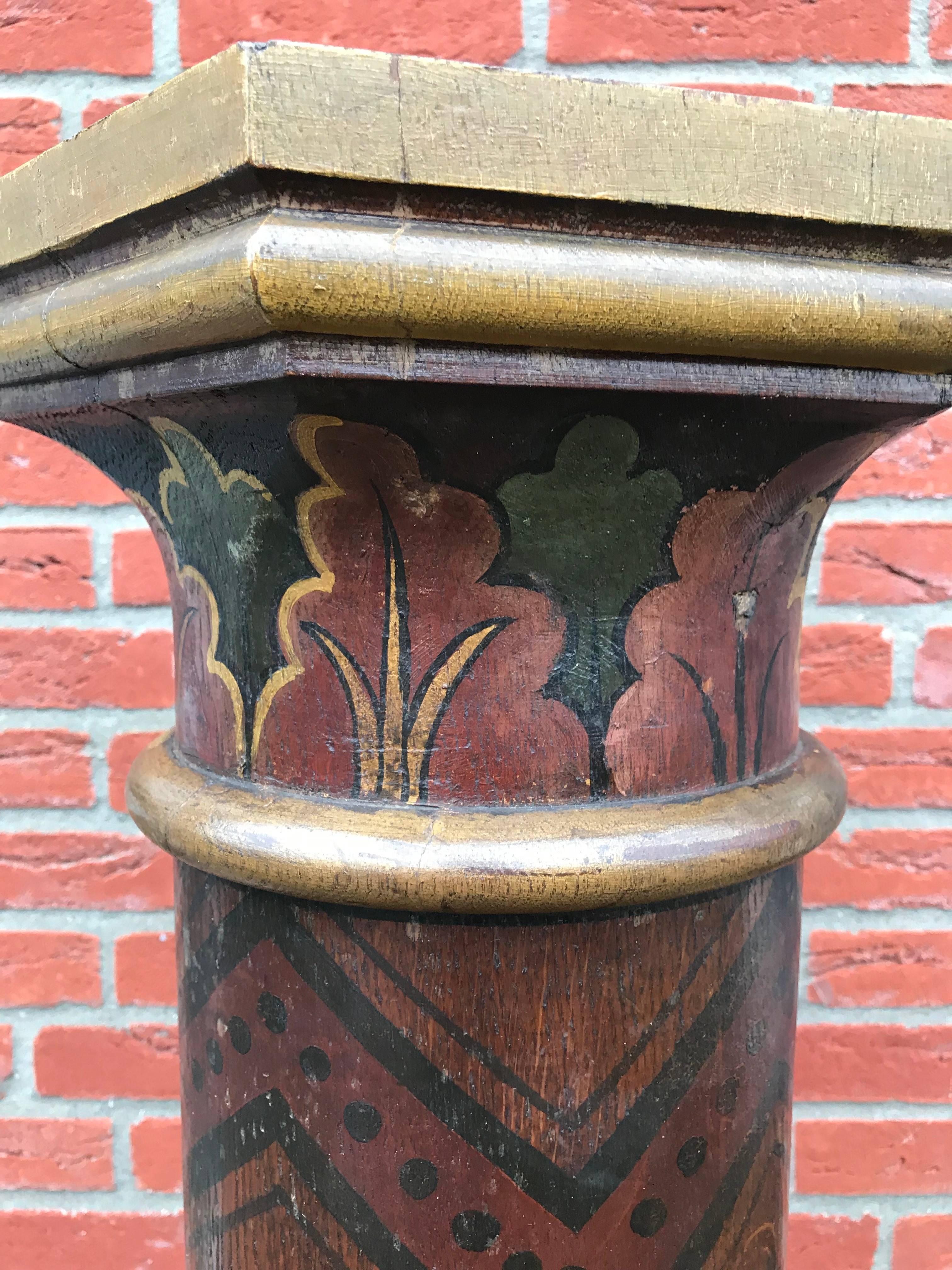 Large Antique, 18th Century Handcrafted and Painted Oak Column Display Pedestal In Good Condition In Lisse, NL