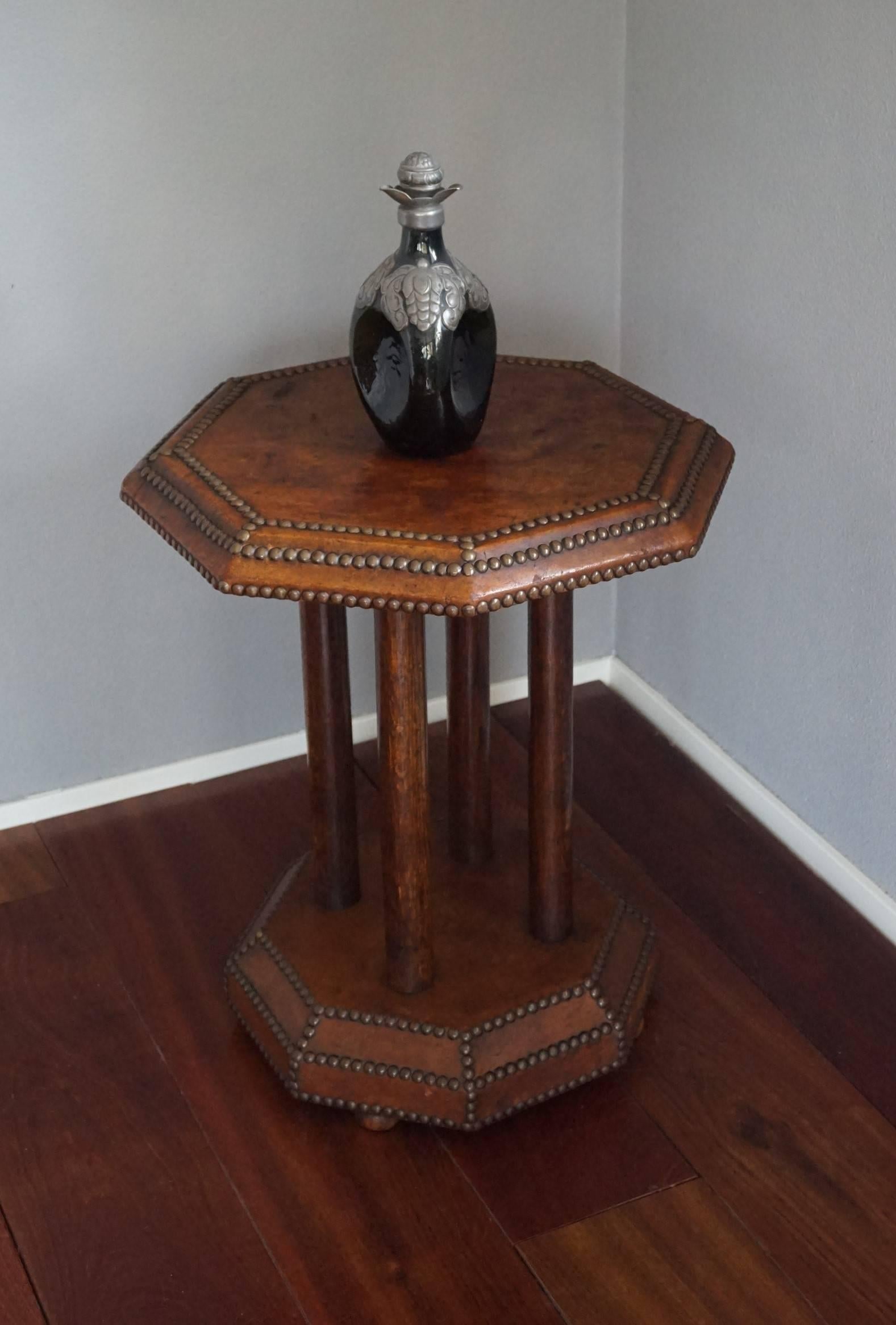 Timeless Art Deco Tiger Oak & Leather Coffee or Occasional Table, England, 1920 2