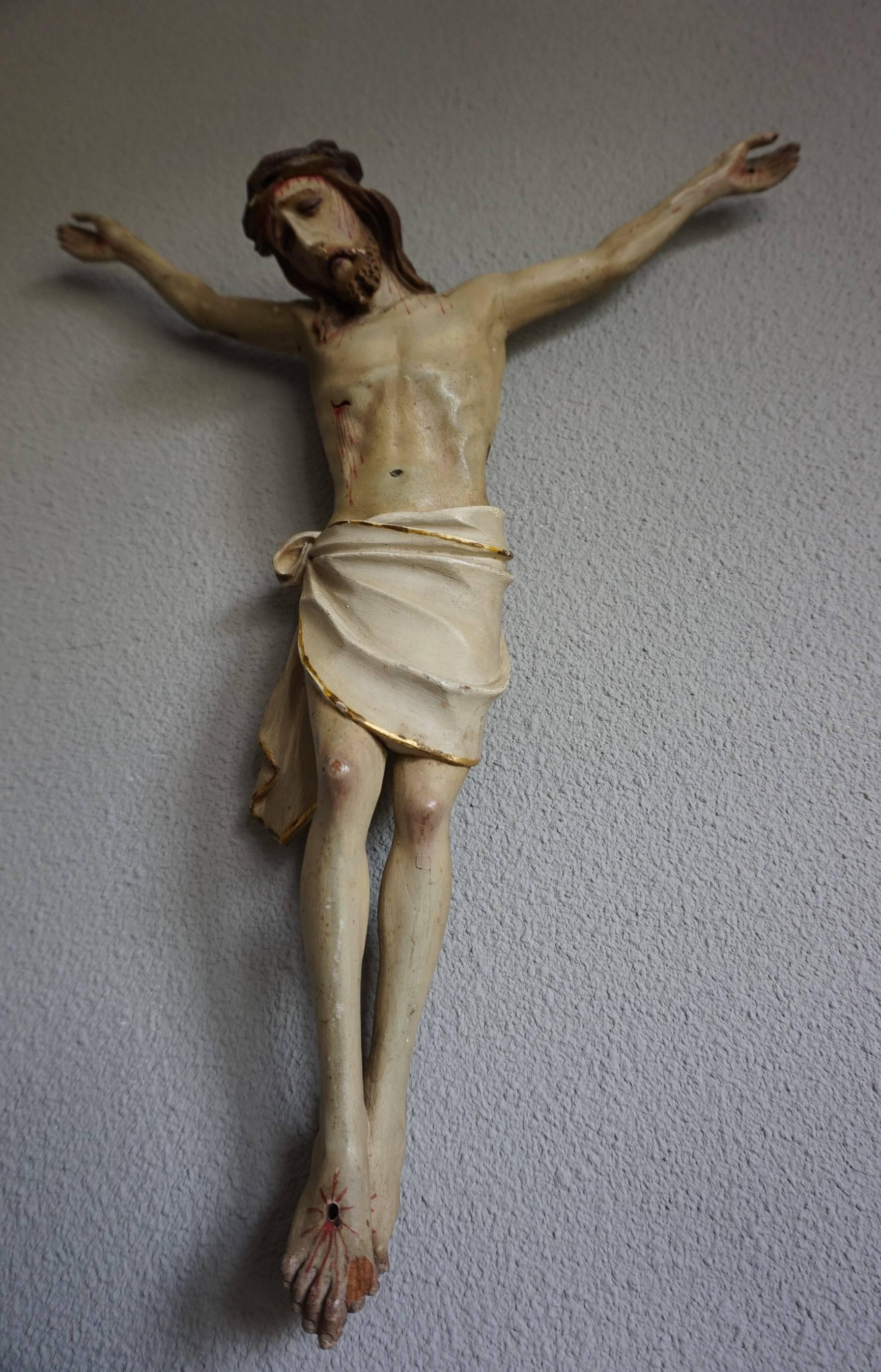 Européen Sculpture ancienne du Christ mourant, peinte à la main à l'origine, Corpus 1890-1910 en vente