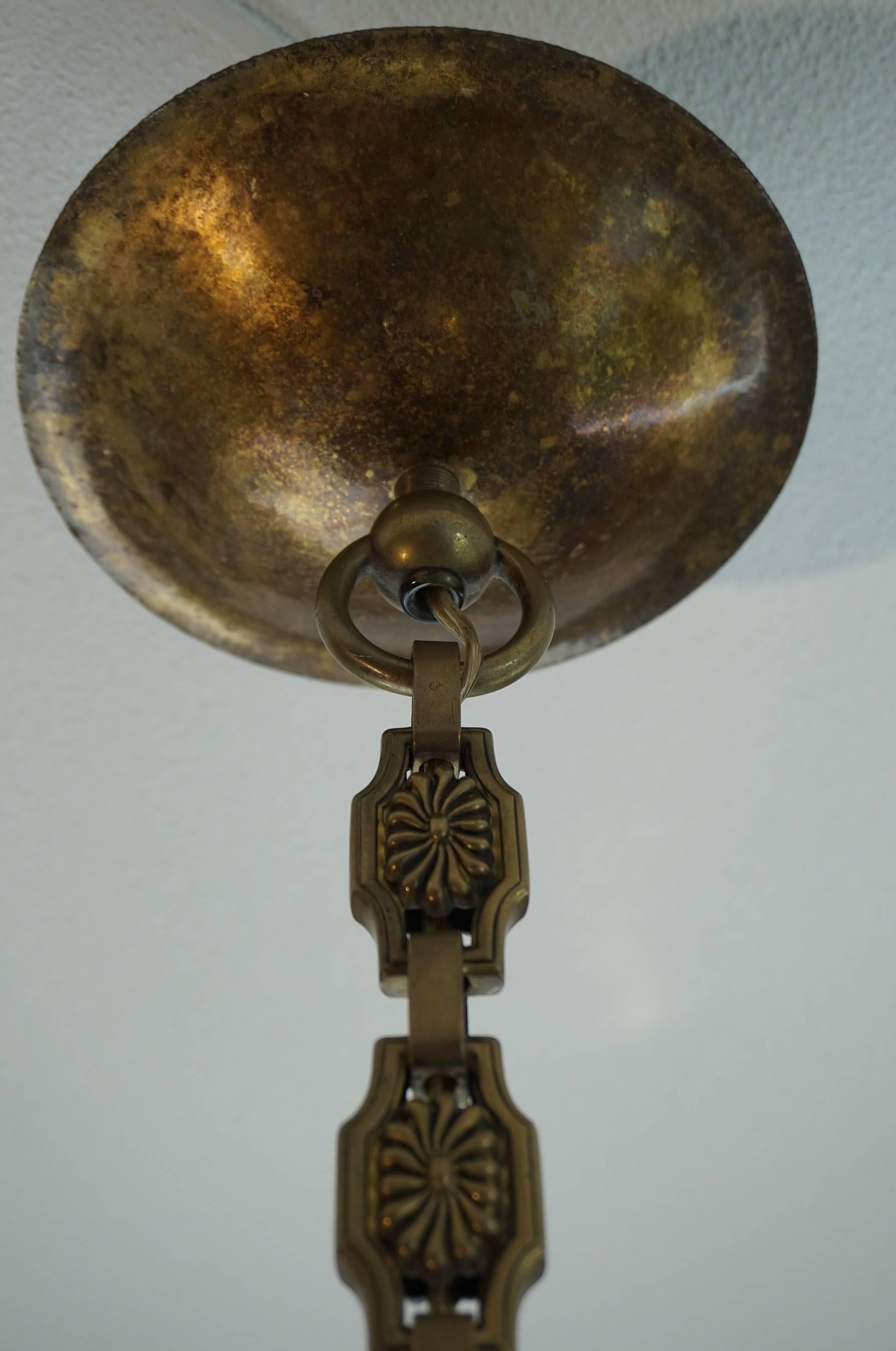 Superbe lustre/pendentif en bronze et laiton représentant un cheval de mer mythologique et stylisé en vente 2