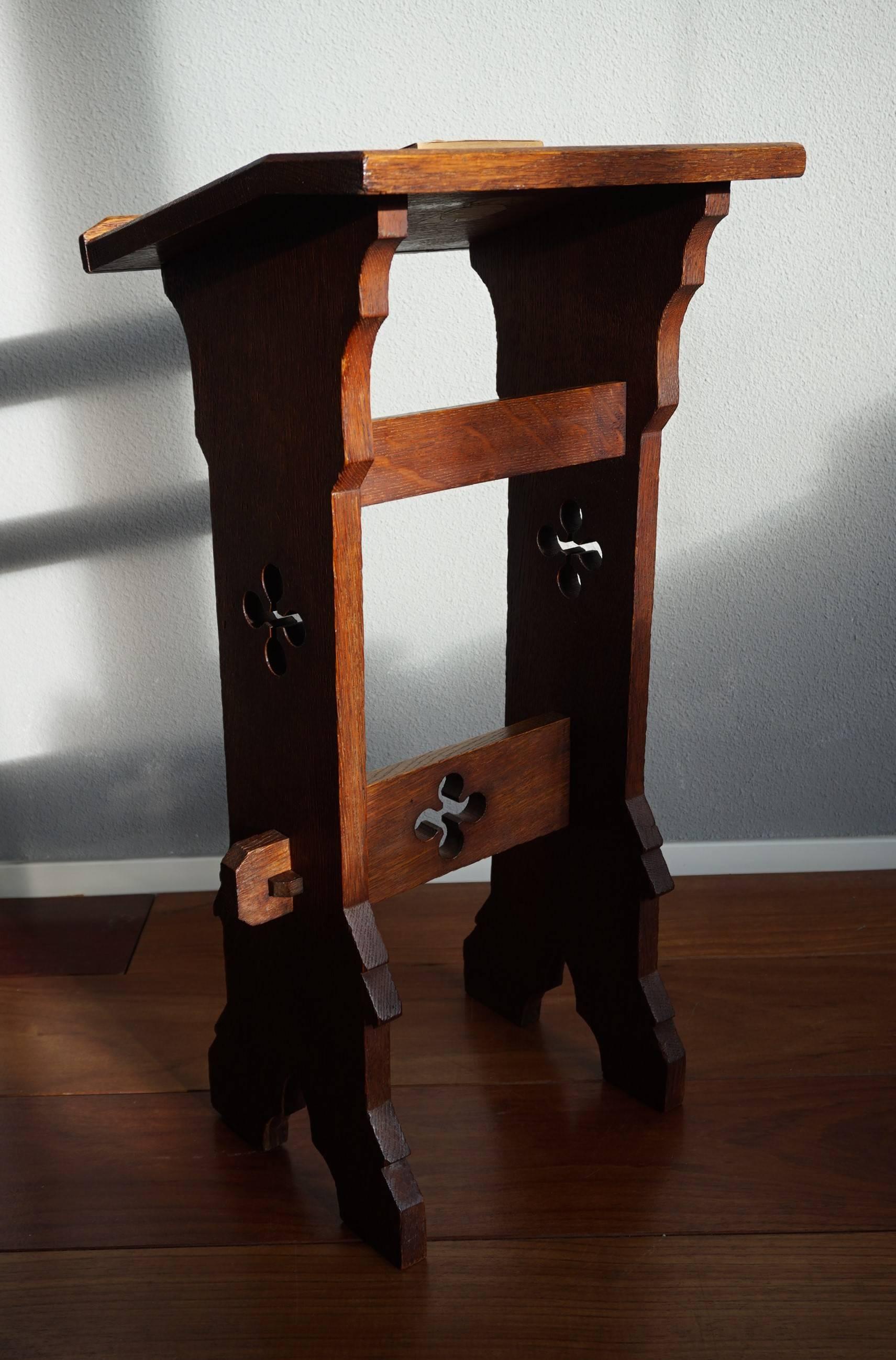 Oak Gothic Revival Bible or Book Stand for Children or for Kneeling or Sitting In Excellent Condition In Lisse, NL