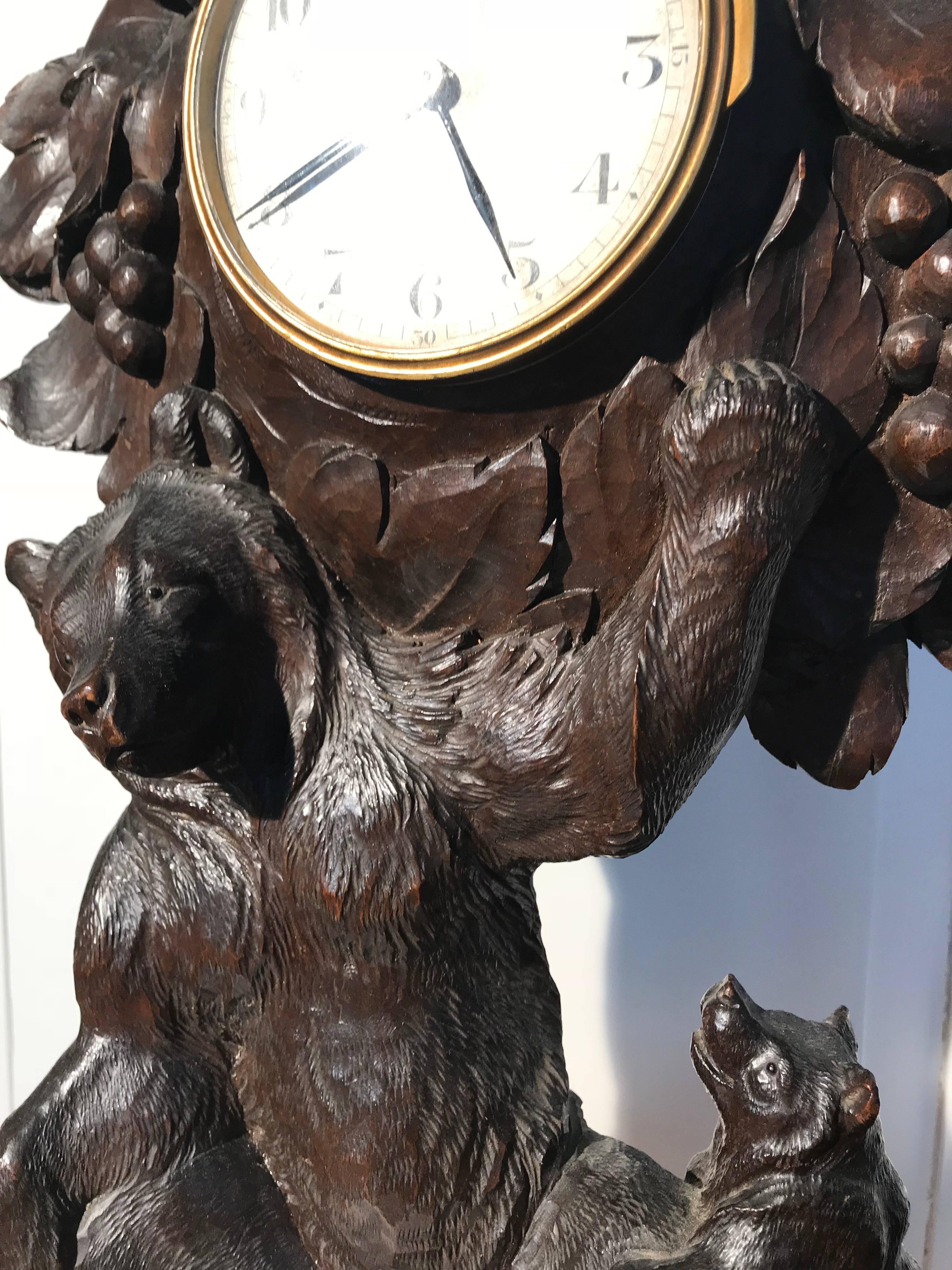 Sizable Antique & Hand-Carved Black Forest Wooden Adult Bear and Cub Table Clock In Good Condition In Lisse, NL