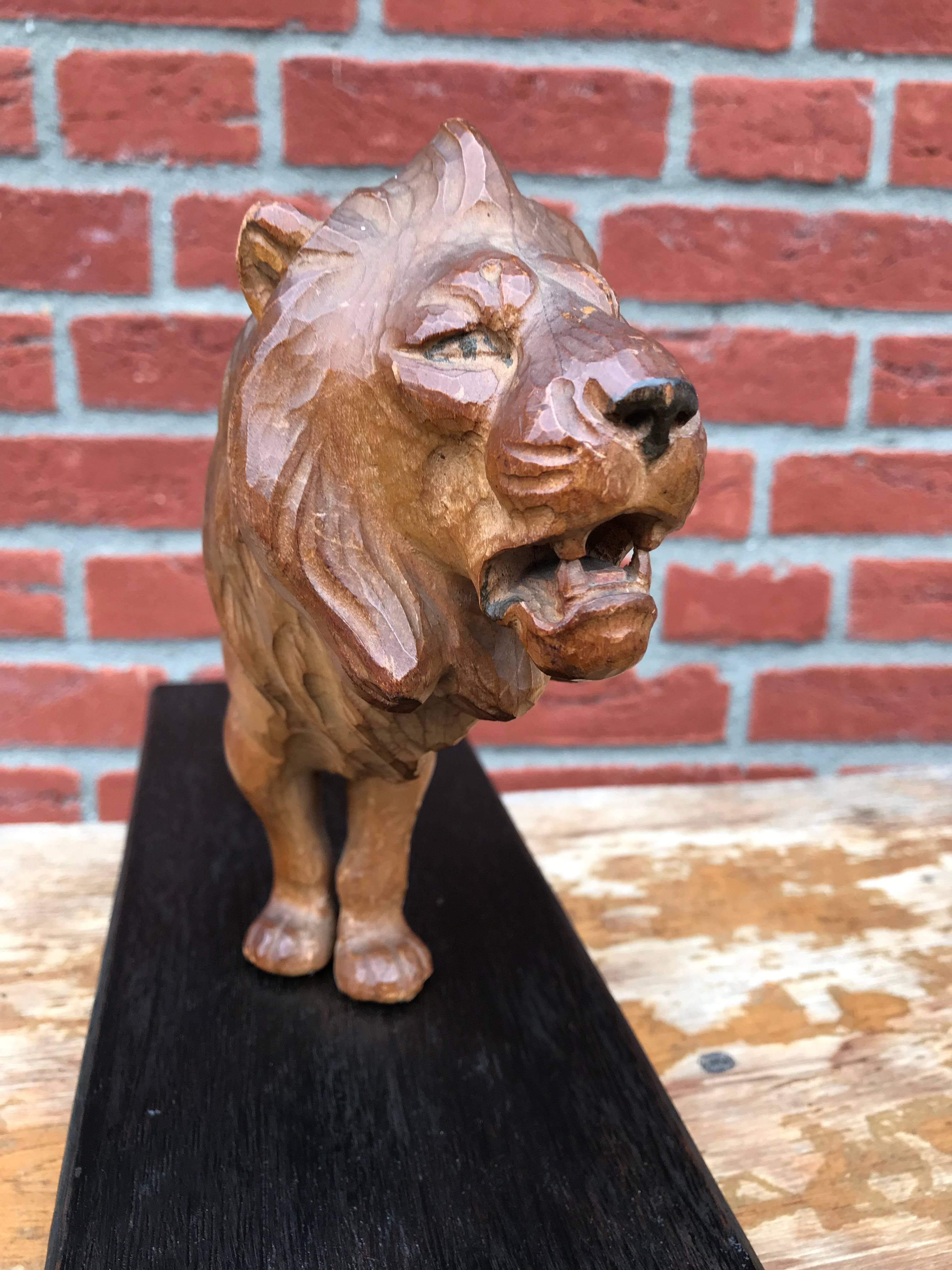 Early 20th Century Hand-Carved Lion Sculpture Statue on Base, King of the Jungle For Sale 10