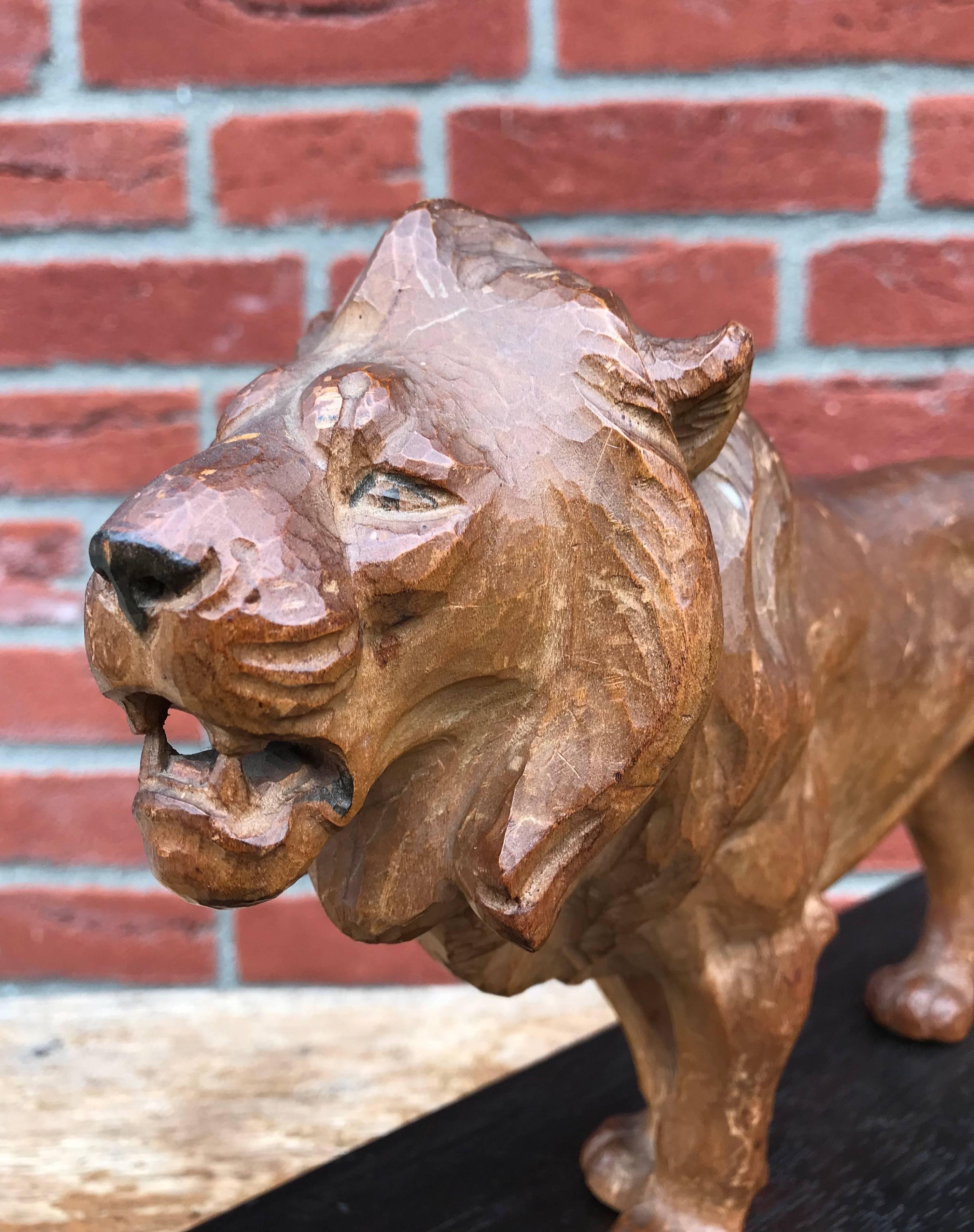 Early 20th Century Hand-Carved Lion Sculpture Statue on Base, King of the Jungle For Sale 11