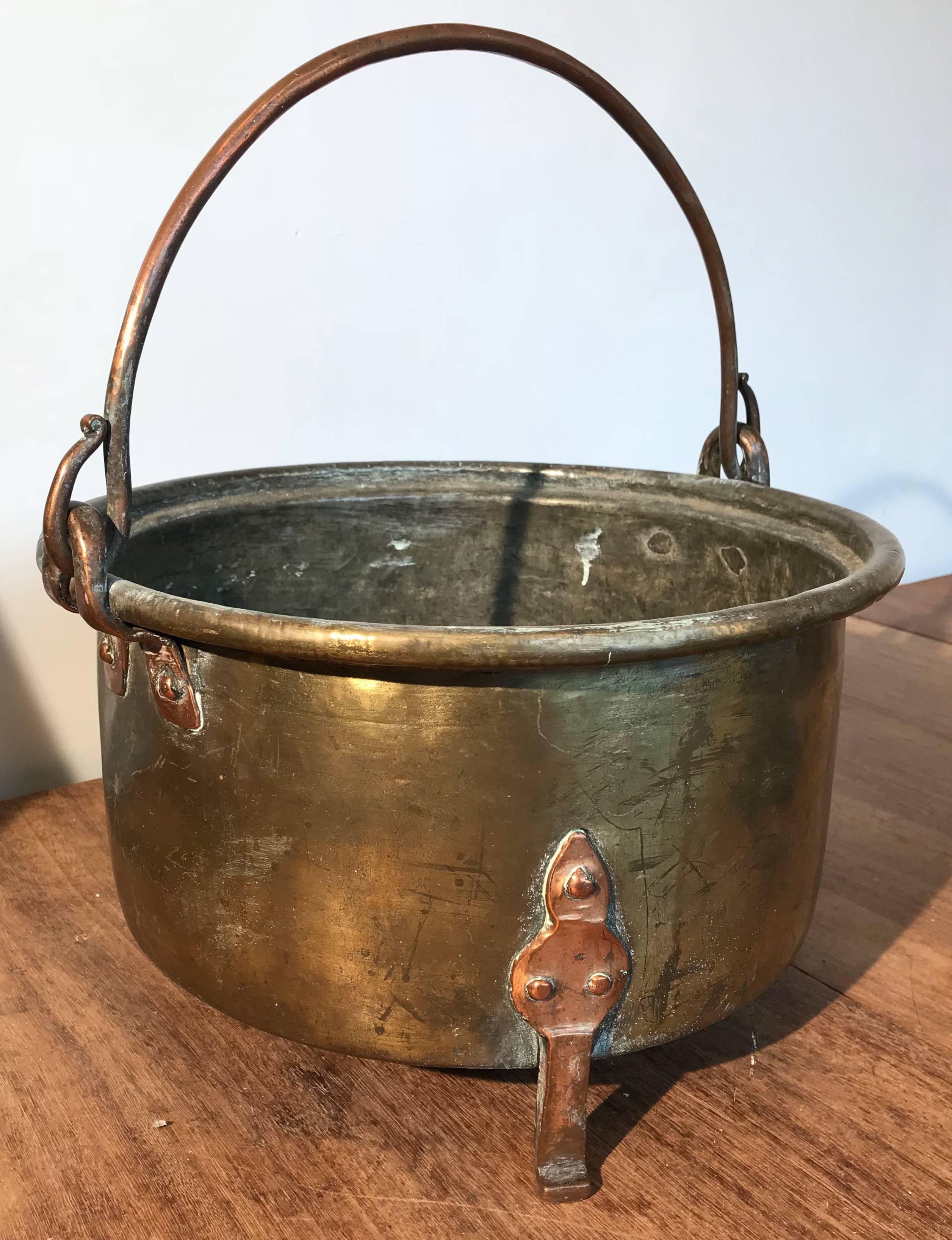 Rare 18th Century Brass & Copper Log Bin / Firewood Bucket, Basket with Handle In Good Condition In Lisse, NL
