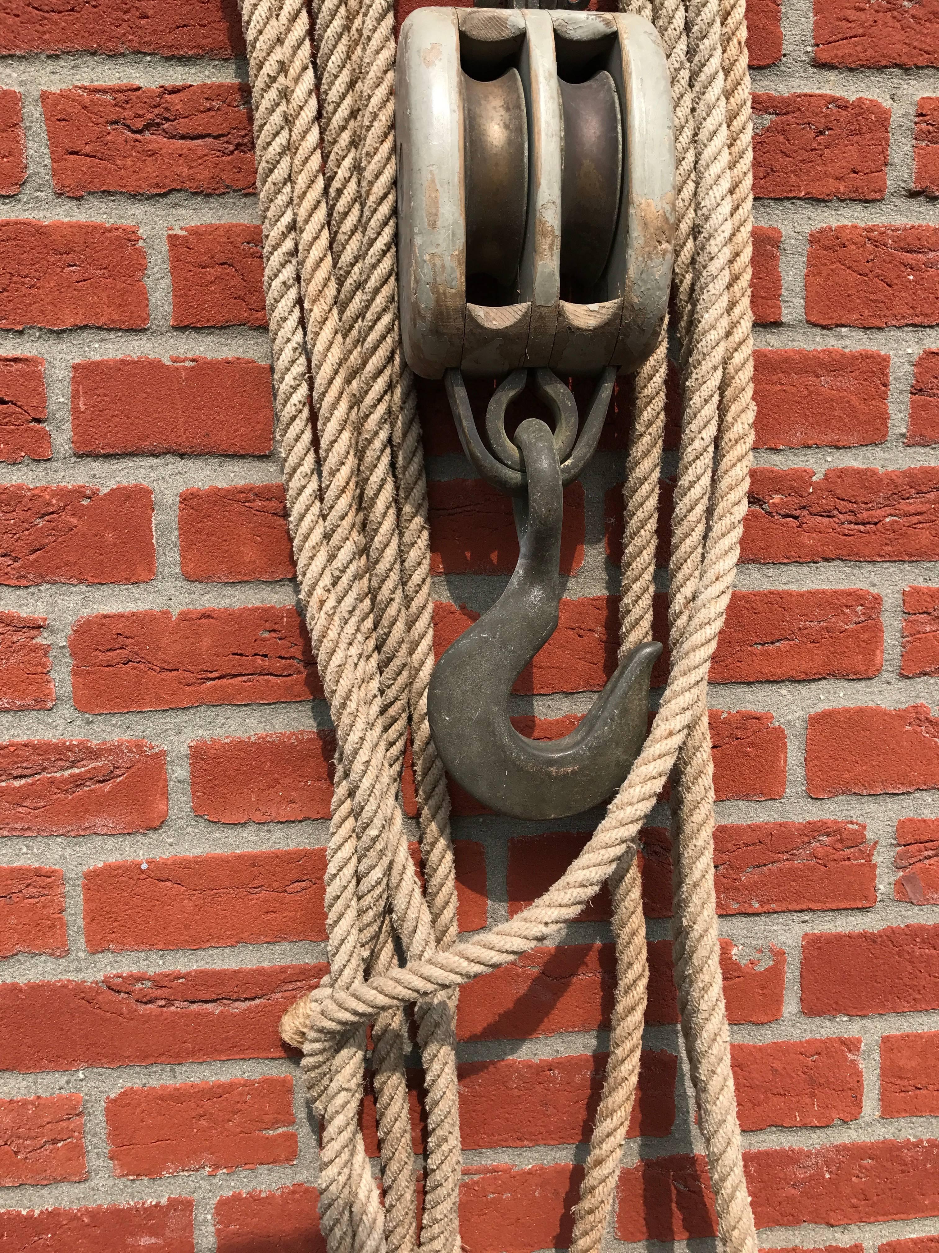 Vintage Industrial Nautical Double Block Pulley, Bronze and Brass and Old Rope In Good Condition In Lisse, NL
