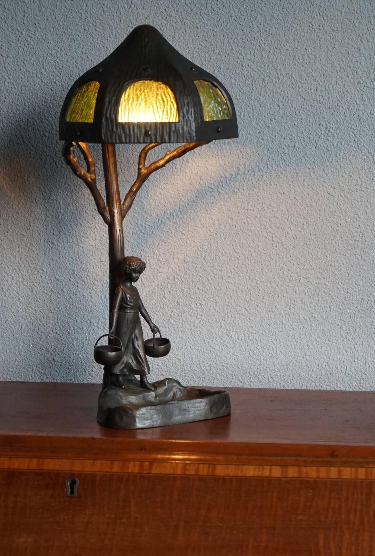 Elegant and highly stylish table lamp.

This handcrafted, bronze table lamp from 1890-1910 is of museum quality and condition. This top-quality antique has an amazing look and feel and it was either made in Germany or Austria. This work of lighting