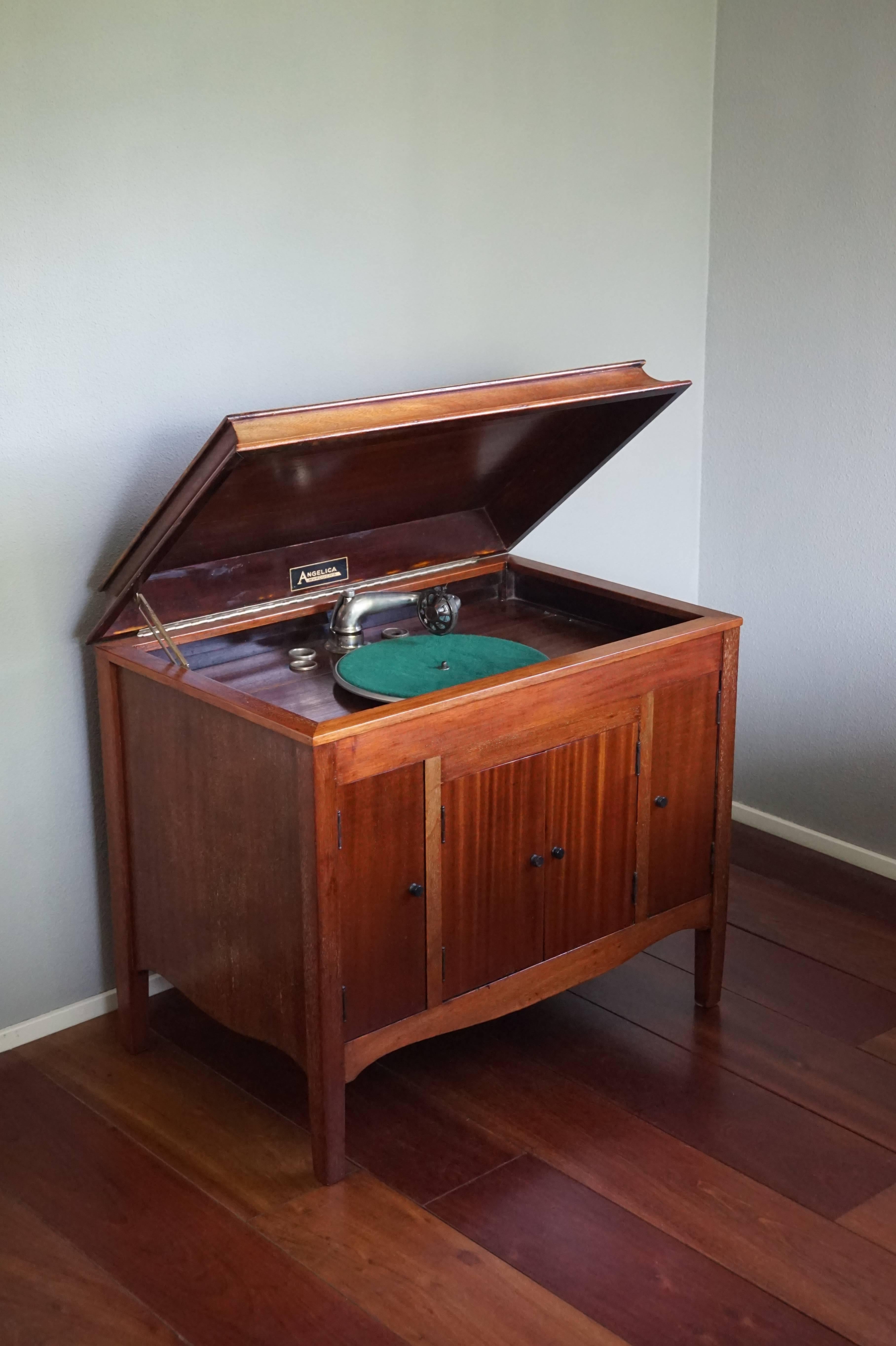 Early 20th Century Handcrafted Mahogany Art Deco Gramophone/Record Player 5