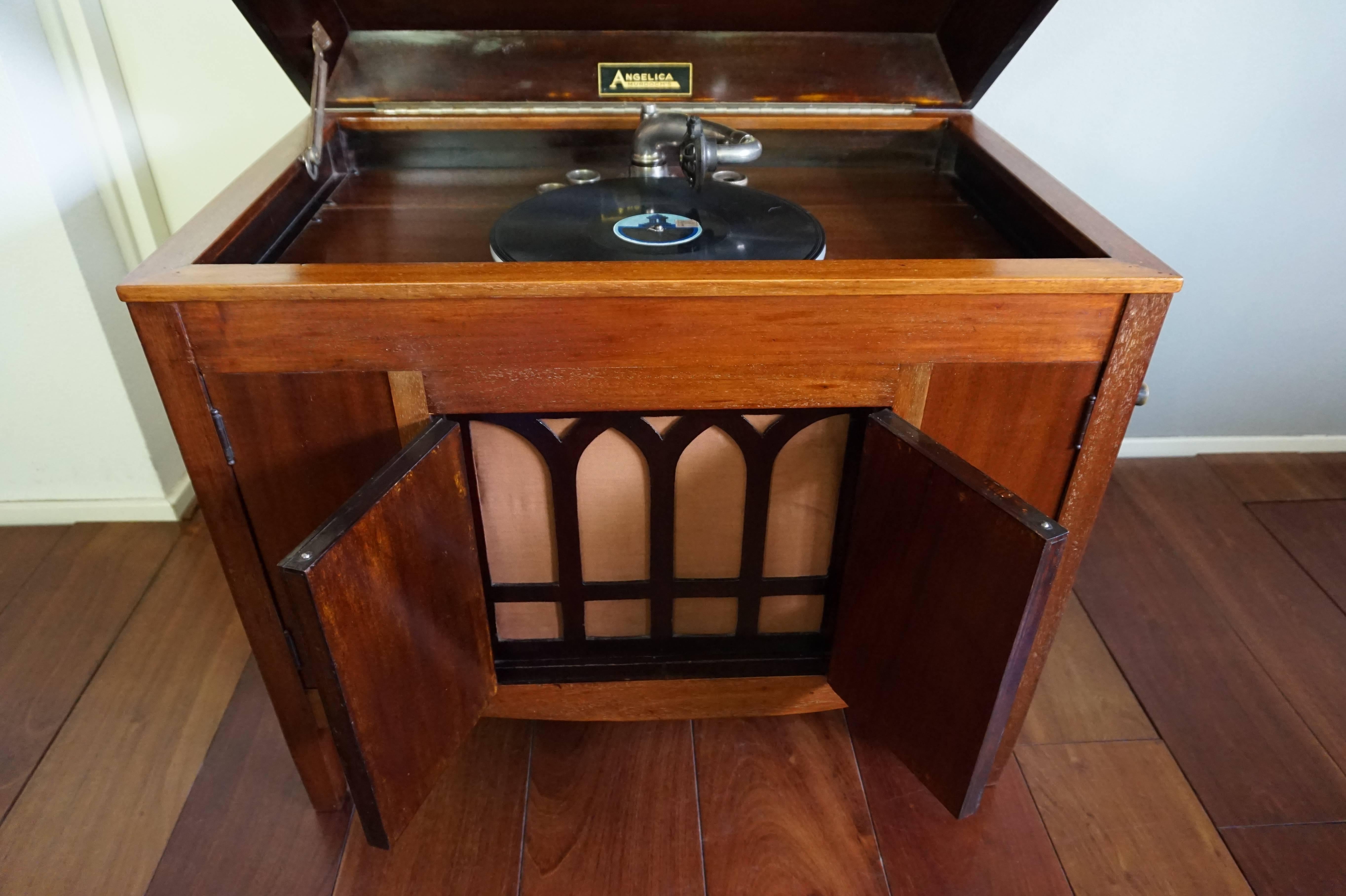 Early 20th Century Handcrafted Mahogany Art Deco Gramophone/Record Player 4