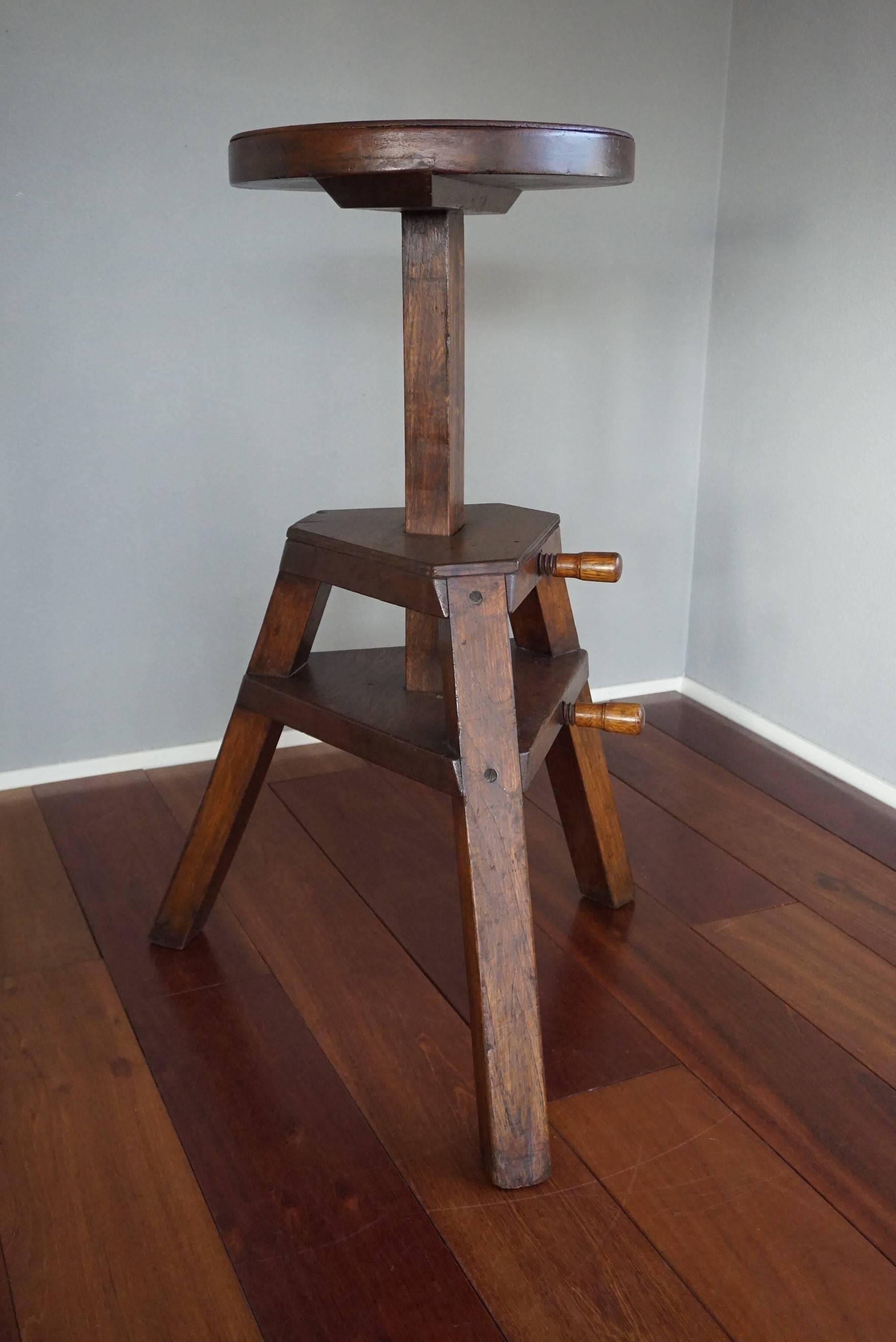 Rare sculptors modeling stand work easel from, circa 1900-1915.

This stylish Arts and Crafts Stand on a tripod base is almost entirely made of solid teak wood. This gives it its sturdy look and feel and it is also perfect for displaying more