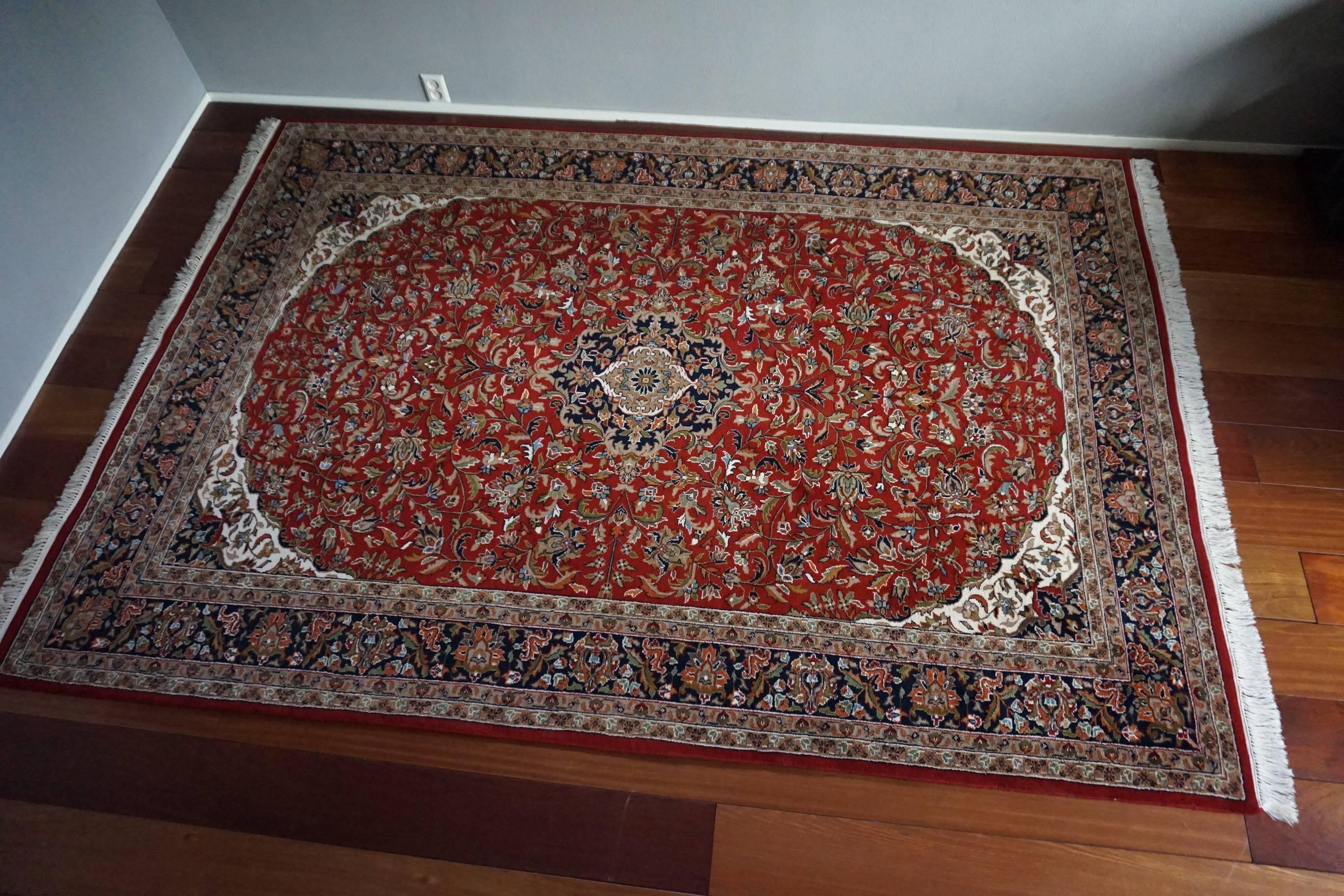 Ideal size and wonderful condition rug.

When it comes to decorating the floor of your home we cannot think of a better way then with a good quality and clean rug. This stylish and hand-knotted rug has the most beautiful motifs and colors and they