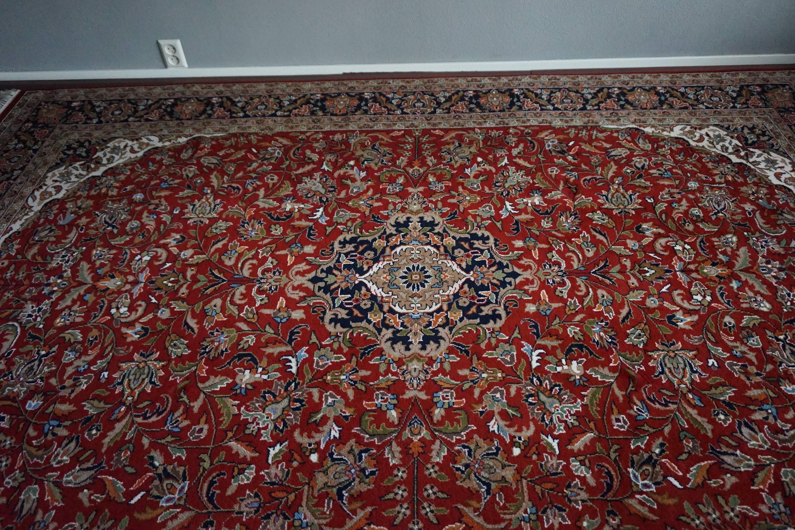 Persian Stunning Bidjar Rug Fine Design and Vibrant Colors Hand-Knotted and Long