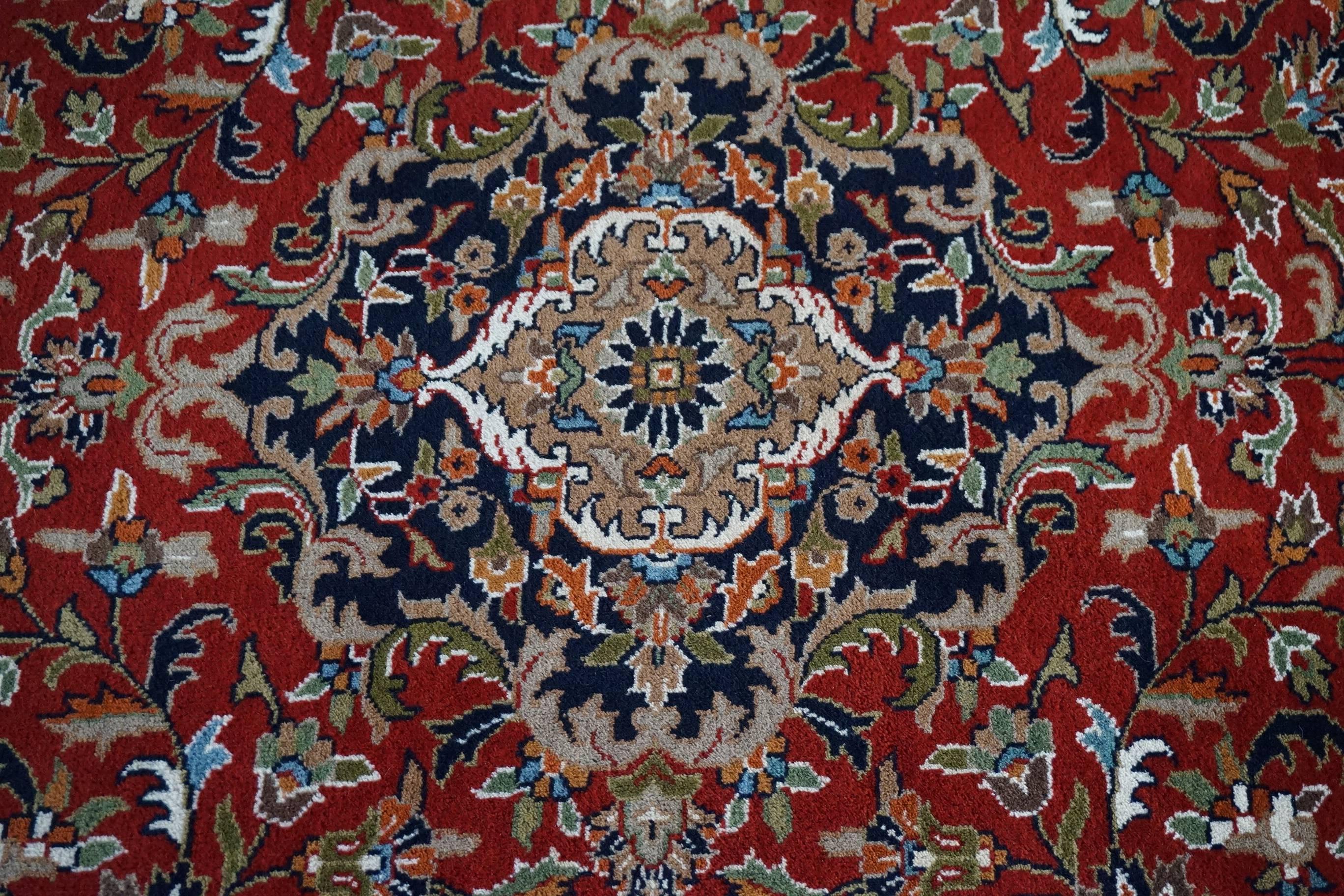 Stunning Bidjar Rug Fine Design and Vibrant Colors Hand-Knotted and Long In Excellent Condition In Lisse, NL