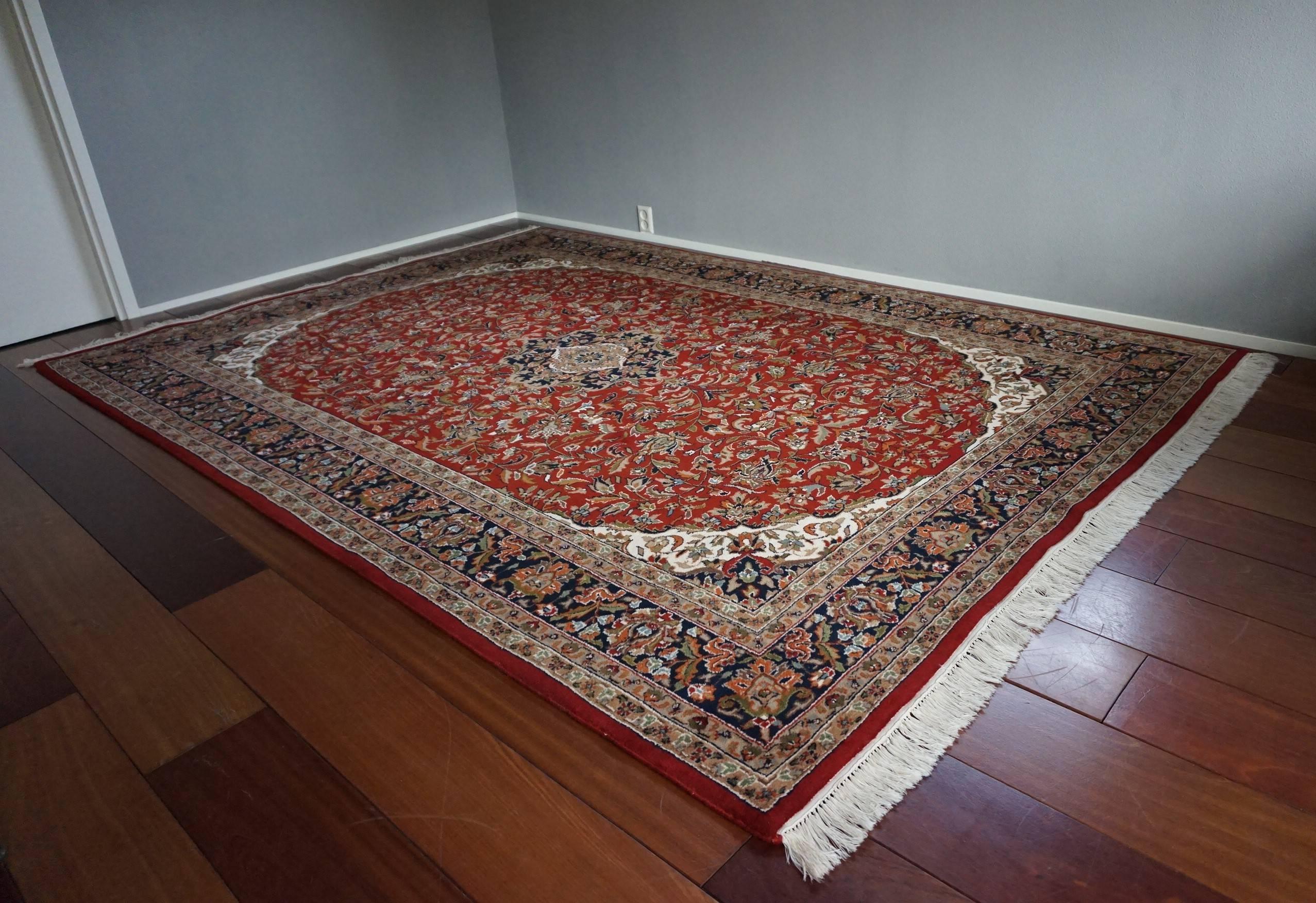 Stunning Bidjar Rug Fine Design and Vibrant Colors Hand-Knotted and Long 4