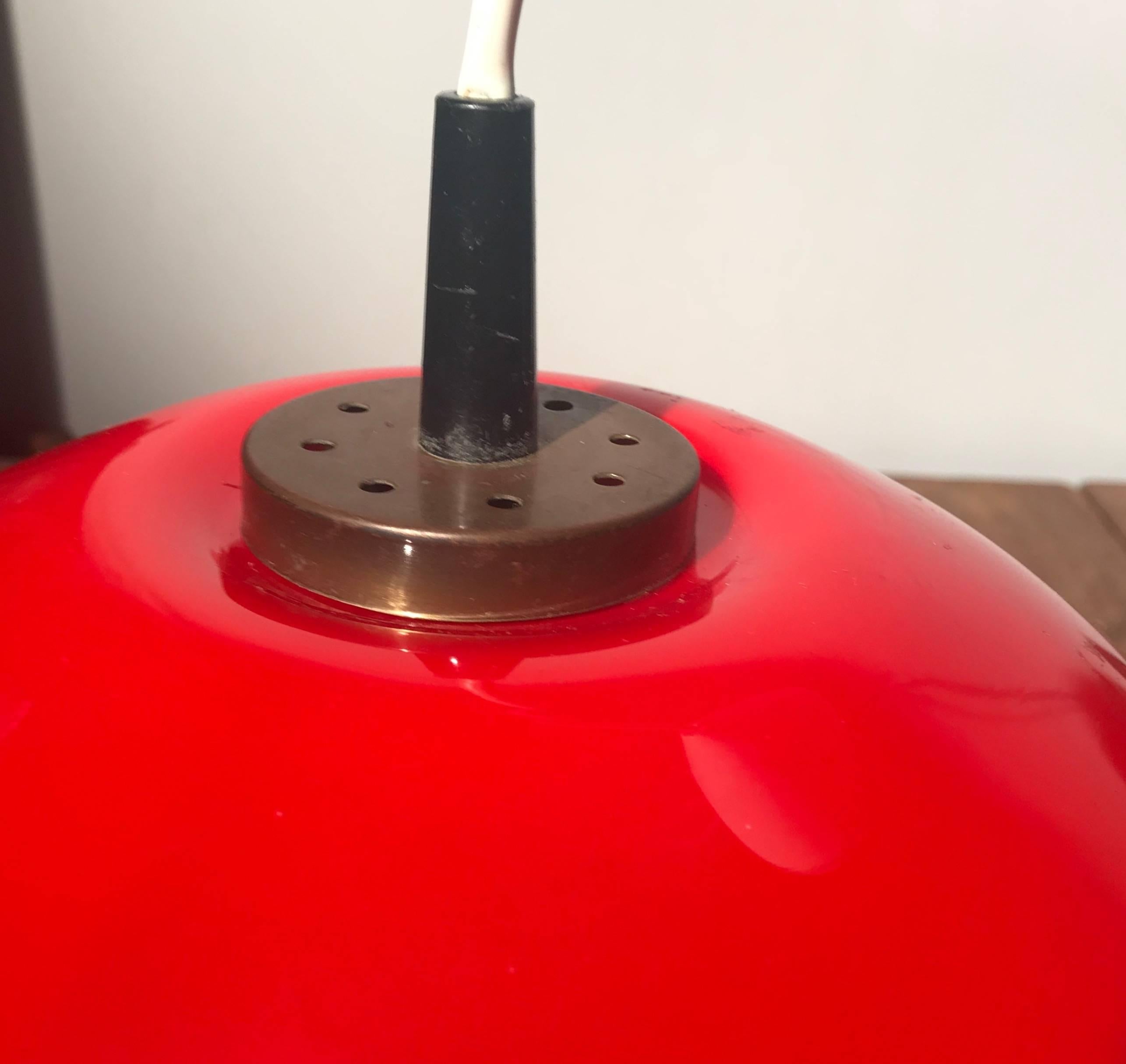 Midcentury 1960s Candy Red Murano Opaline Glass Globe Pendant Light by Vistosi In Good Condition In Lisse, NL