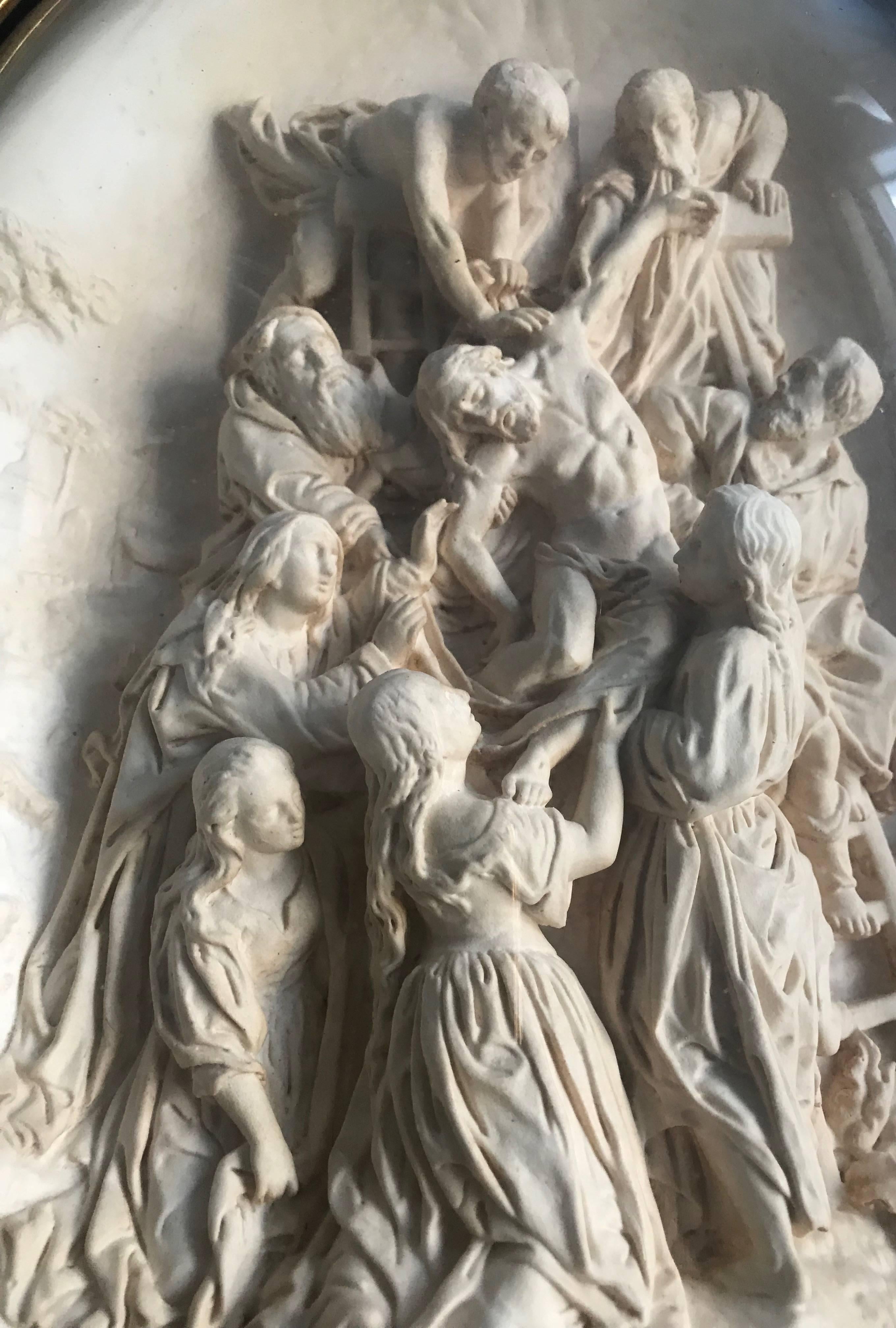 Laiton Sculpture ancienne sculptée à la main derrière le verre Jésusescent de la croix
