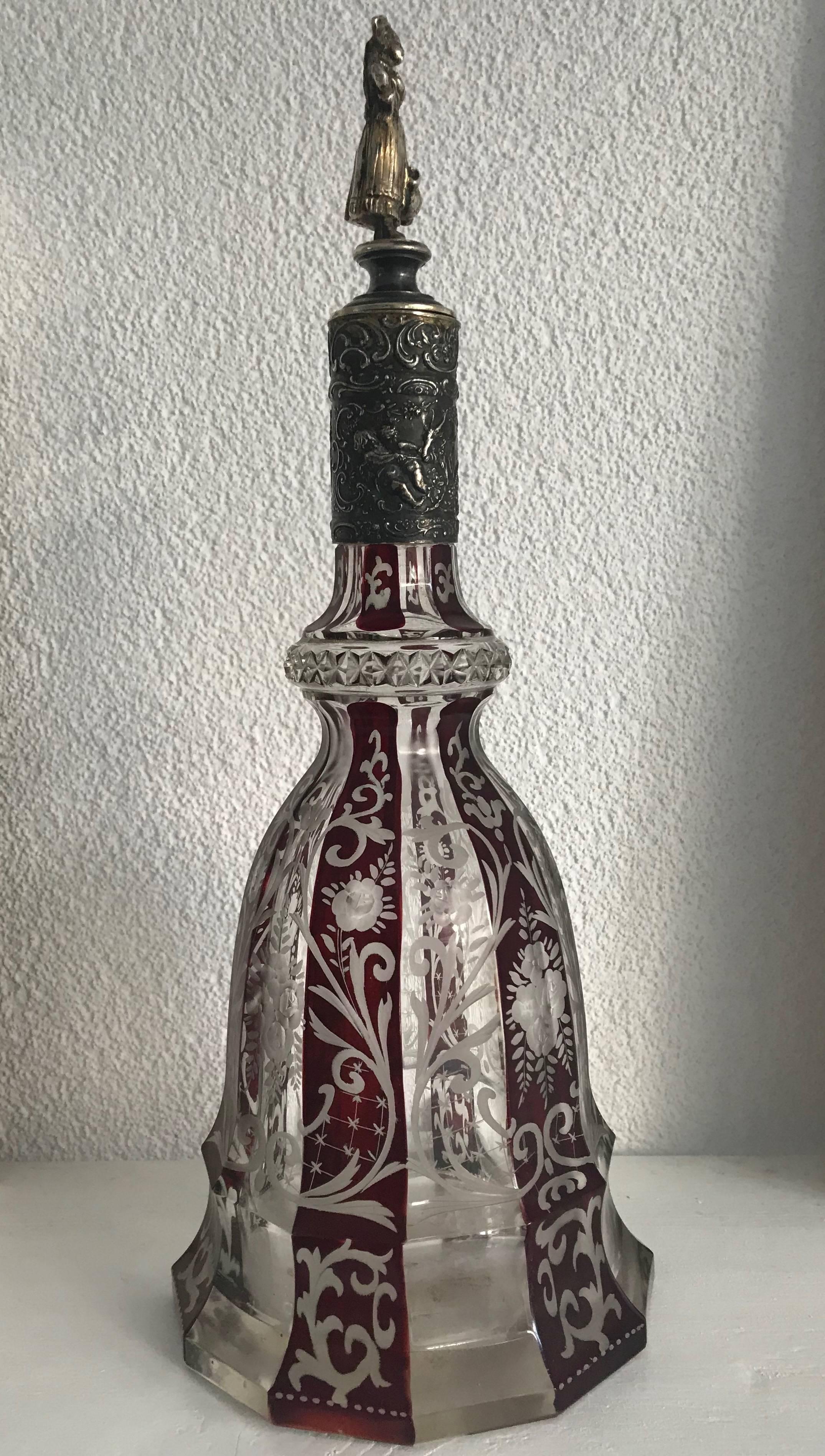 Argent sterling Carafe en cristal coloré et verre taillé faite à la main avec bouchon en argent 800 en vente