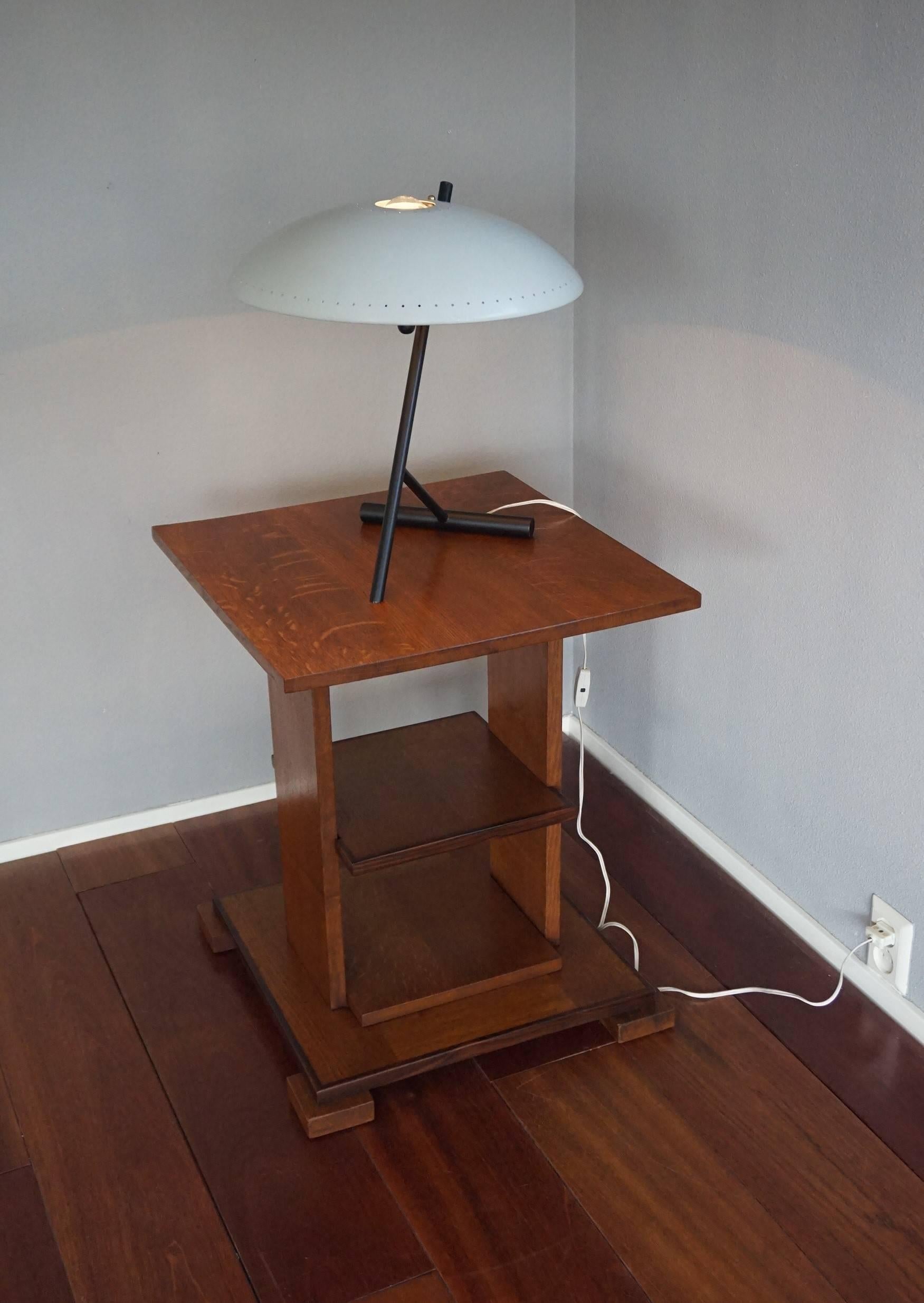 Lampe de table ou de bureau Louis Kalff de style moderne du milieu du siècle dernier, avec base noire et abat-jour gris en vente 2