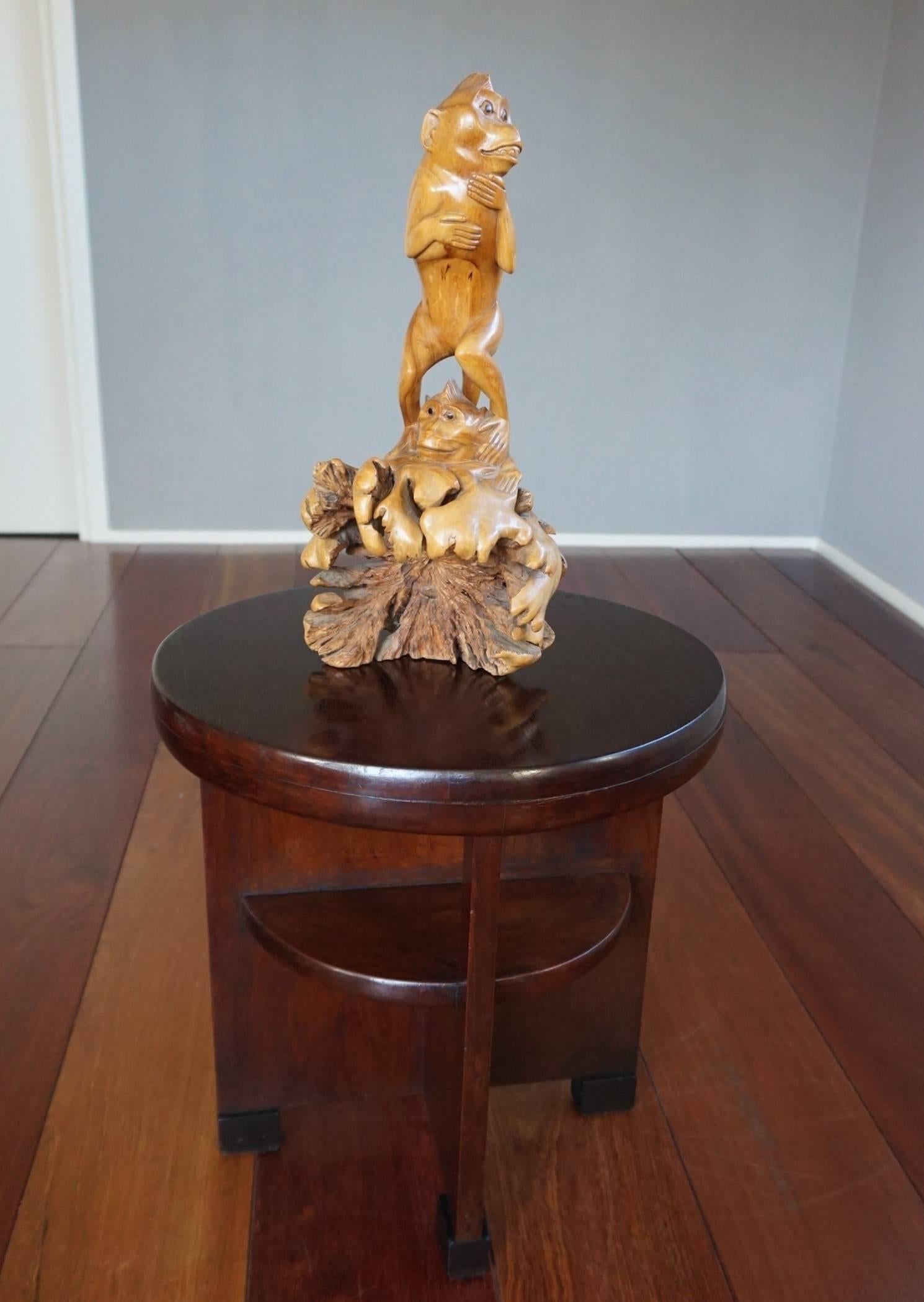 Hand-Carved Wooden Midcentury Two Monkey Sculpture Out of Tropical Tree Trunk For Sale 1