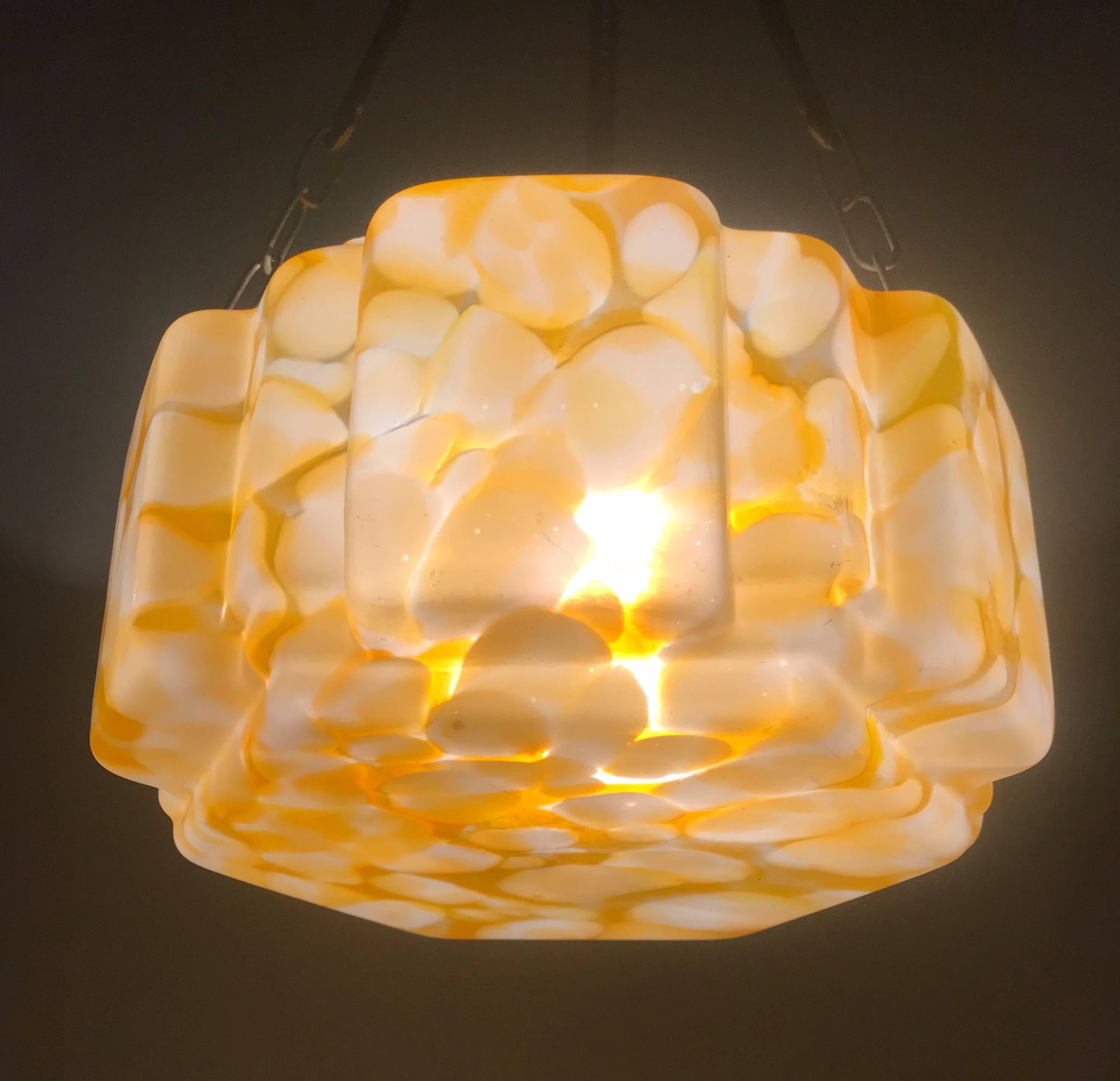 Good Size Art Deco Marbled Glass Pendant Light Fixture, Rare Cubical Shape In Good Condition For Sale In Lisse, NL