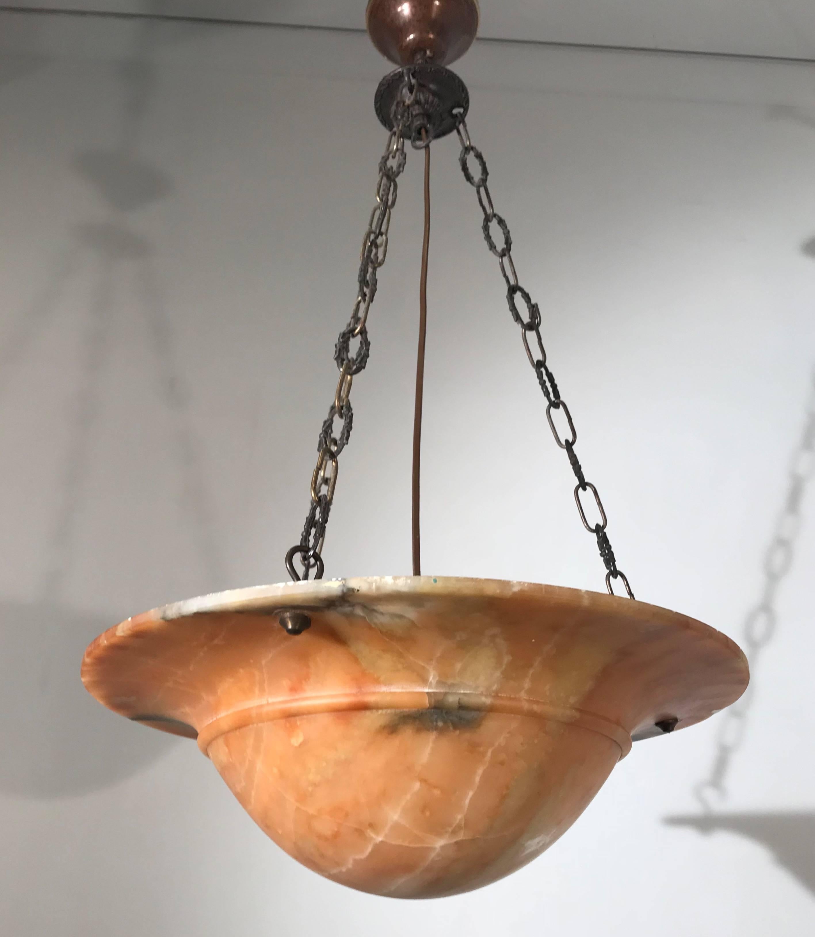 Européen Magnifique lampe à suspension Art déco ancien en albâtre avec chaîne en vente