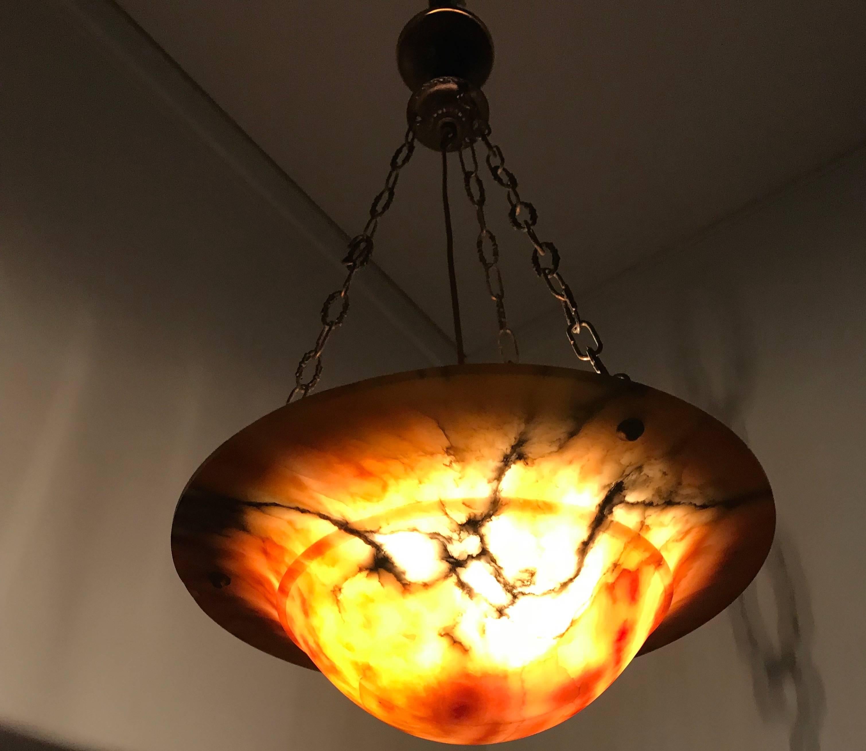 Laiton Magnifique lampe à suspension Art déco ancien en albâtre avec chaîne en vente