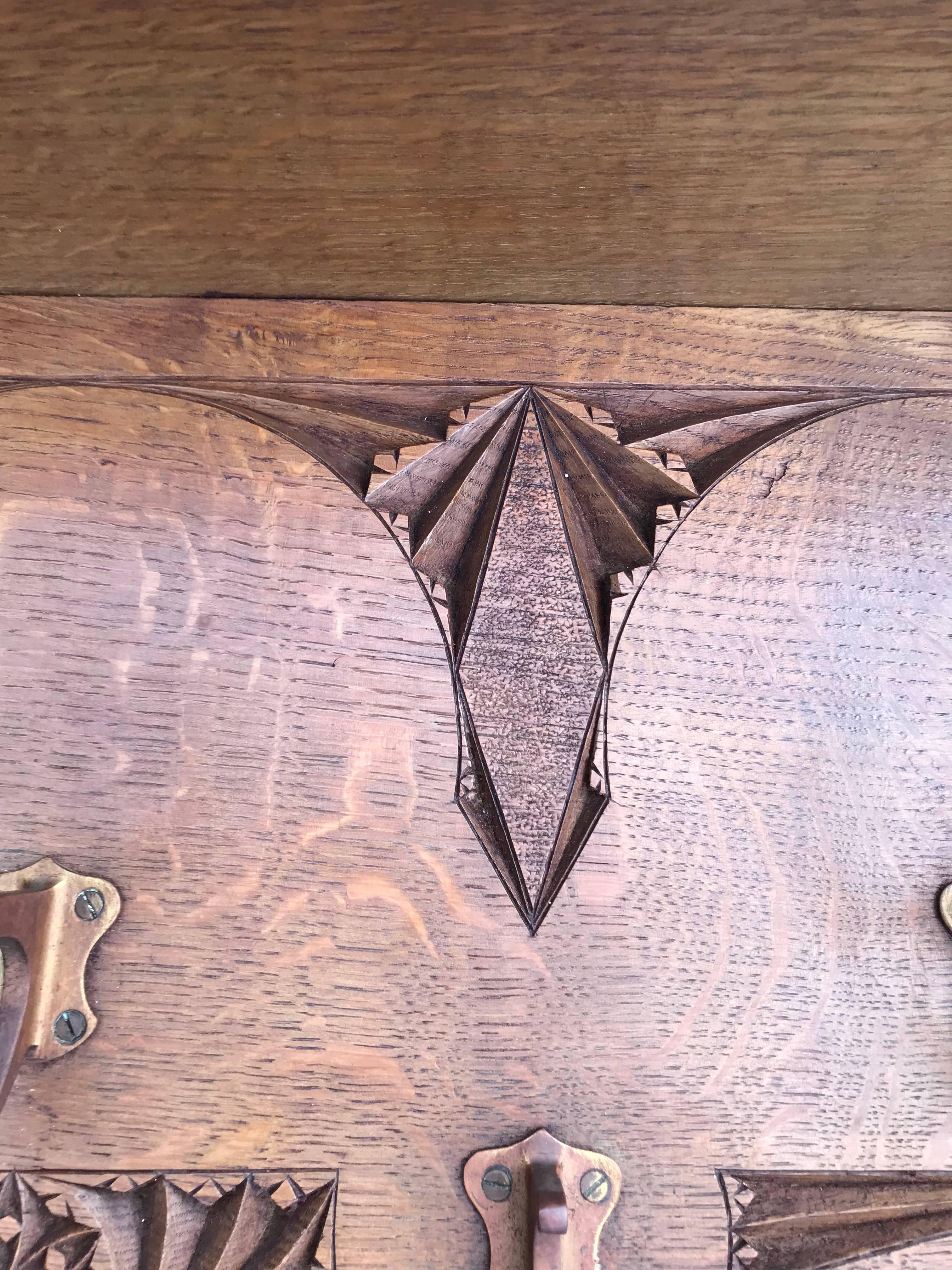 Rare & Large Arts & Crafts Hand-Carved Solid Oak and Brass Hooks Wall Coat Rack In Good Condition In Lisse, NL