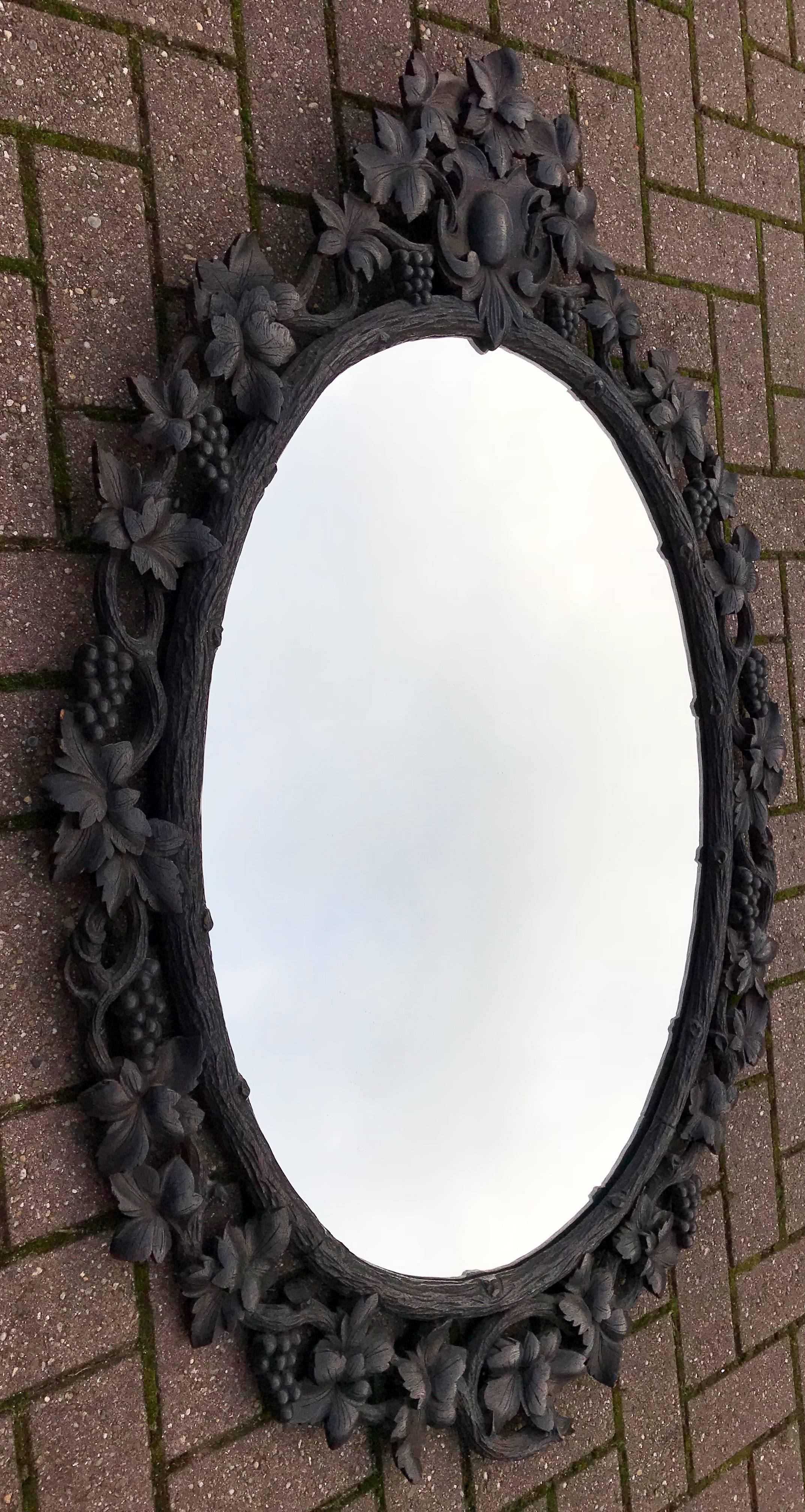 Large Antique Black Forest Oval Mirror in Carved Nutwood Picture Frame In Good Condition In Lisse, NL
