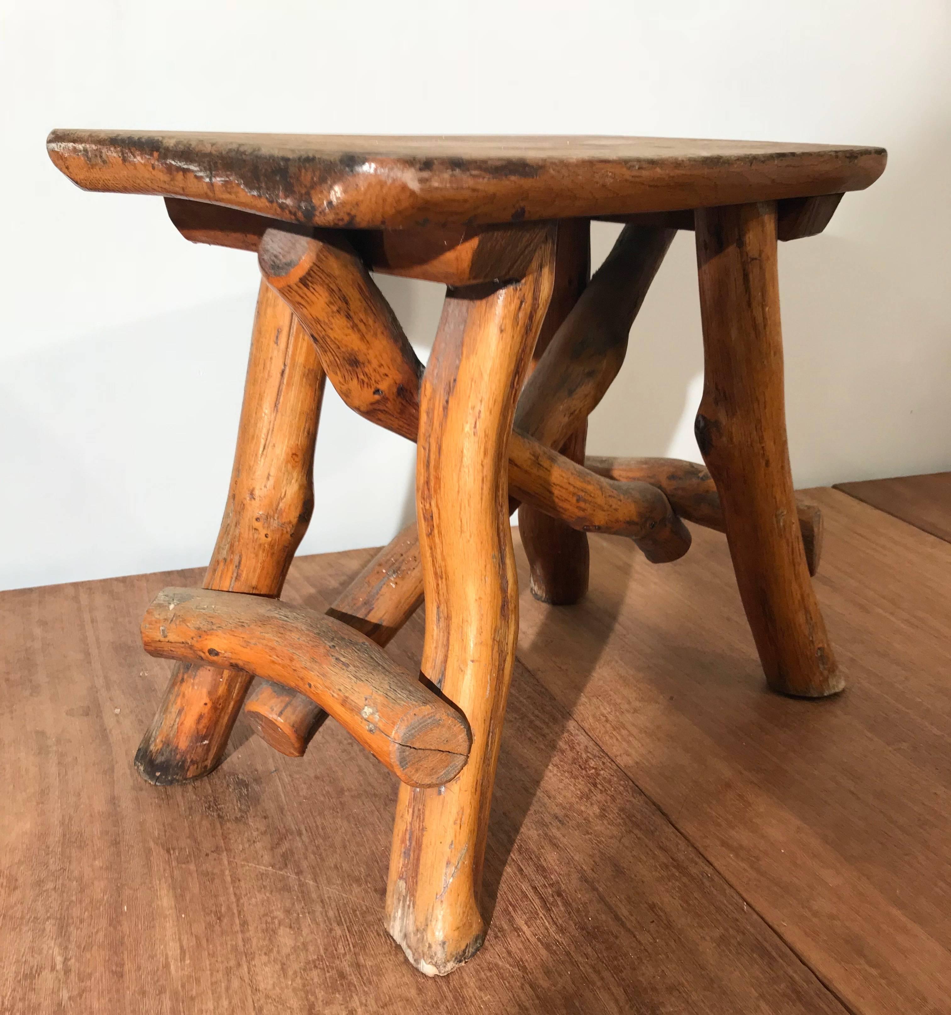 Antique Hand-Crafted Rustic and Organic Oak Tree Stool for Indoor or Outdoor In Good Condition For Sale In Lisse, NL