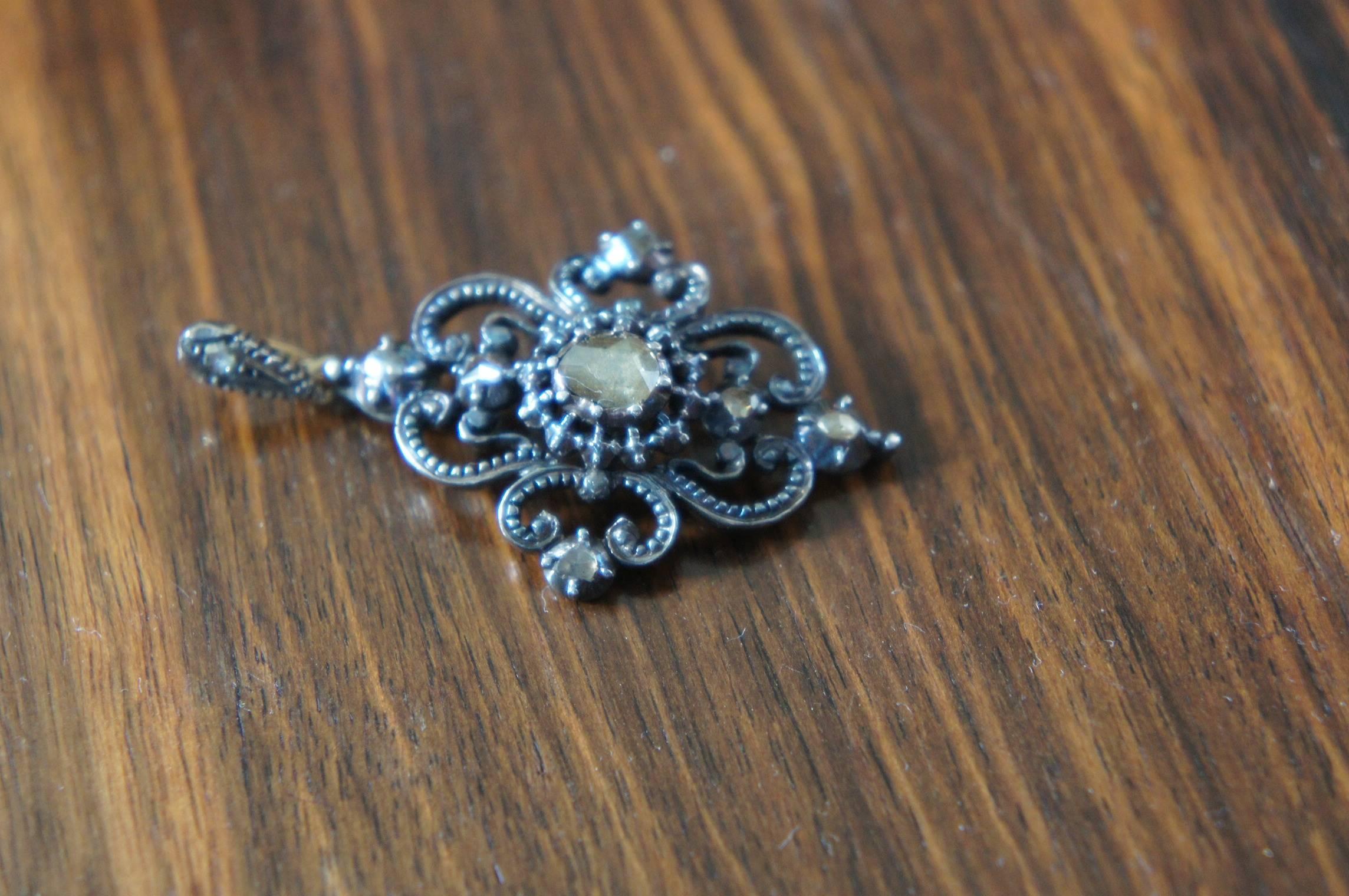 Late 19th Century Silver Pendant with Eight Rose Diamonds, circa 1880-1890  In Good Condition For Sale In Lisse, NL