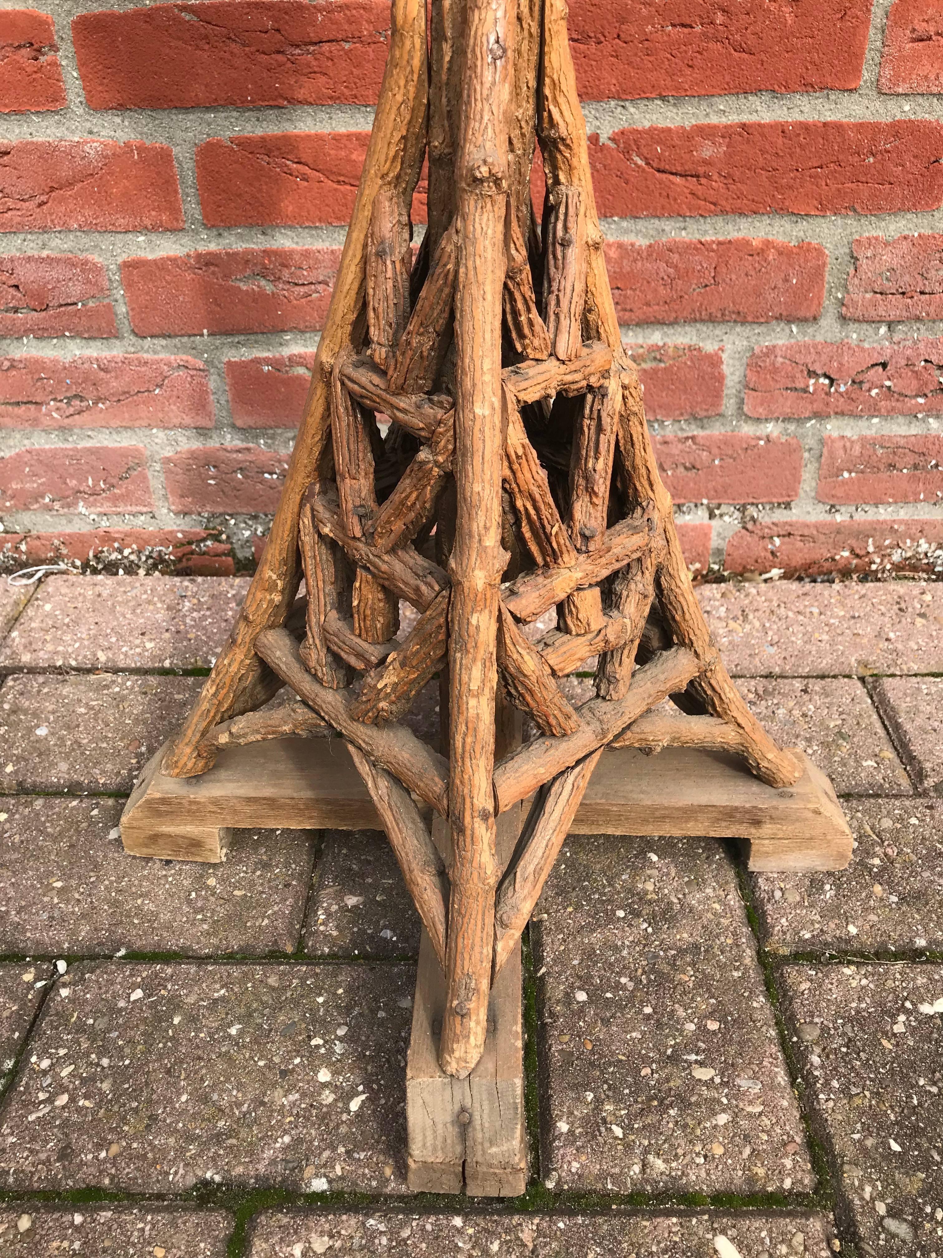 Organic  Folk Art Jardiniere Plant Stand with Real Branches and Twigs In Good Condition For Sale In Lisse, NL