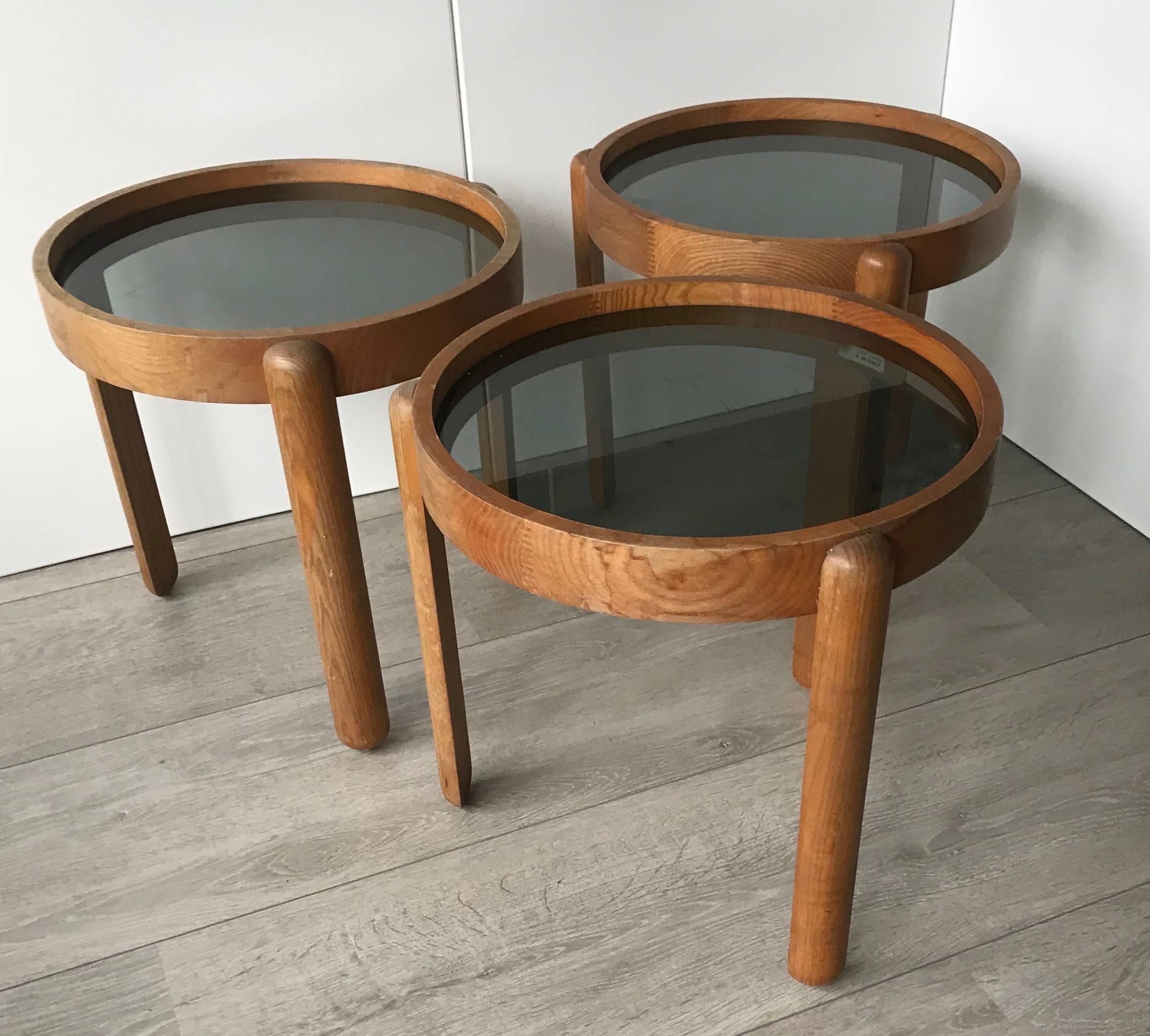 Italian Design Circular Set of Tables by Porada Arredi Cabiate, Wood and Glass In Good Condition In Lisse, NL
